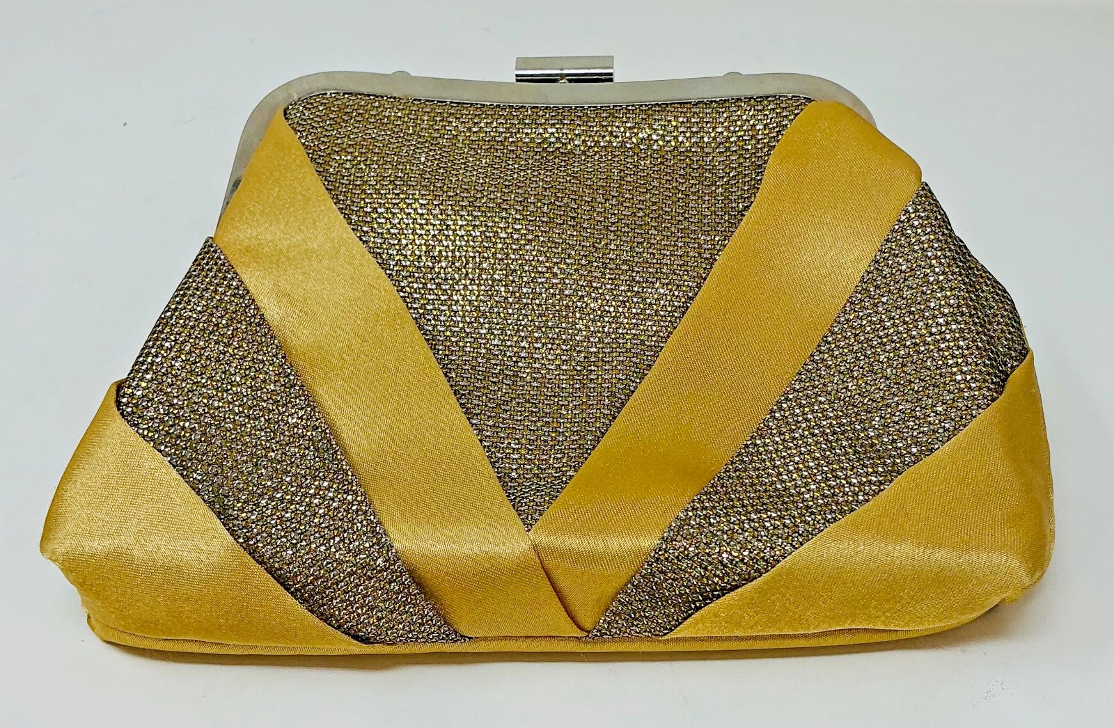 Vtg 1980’s Gold Satin Fabric Evening Clutch Cross Body Purse Metal Chain Strap
