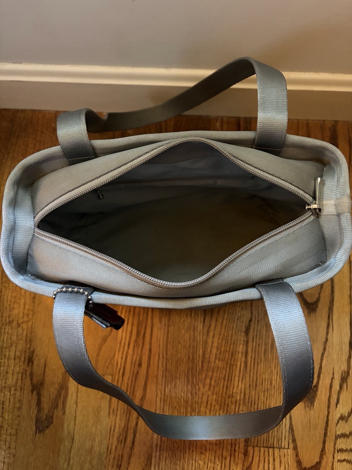 Harvey’s Seatbelt Bag, handbag, bag, grey charcoal refurbished