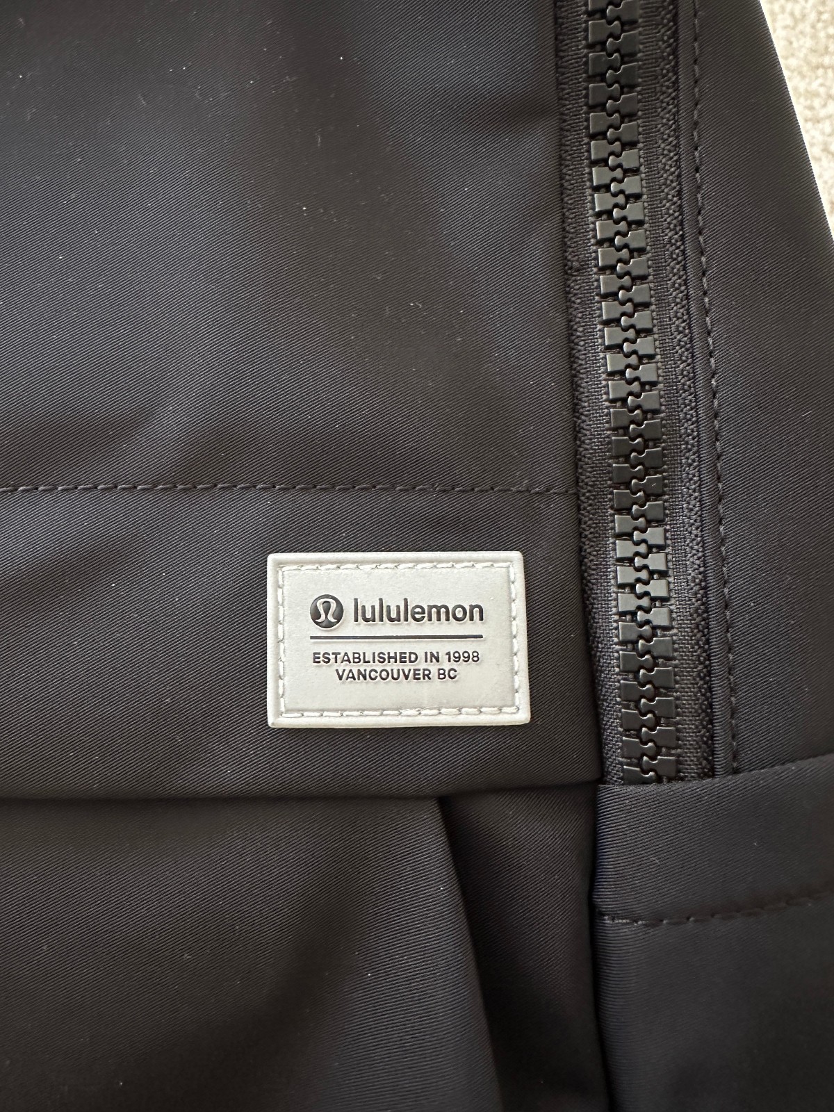 Has Logo NWT Lululemon Everyday Backpack 21L, BLK
