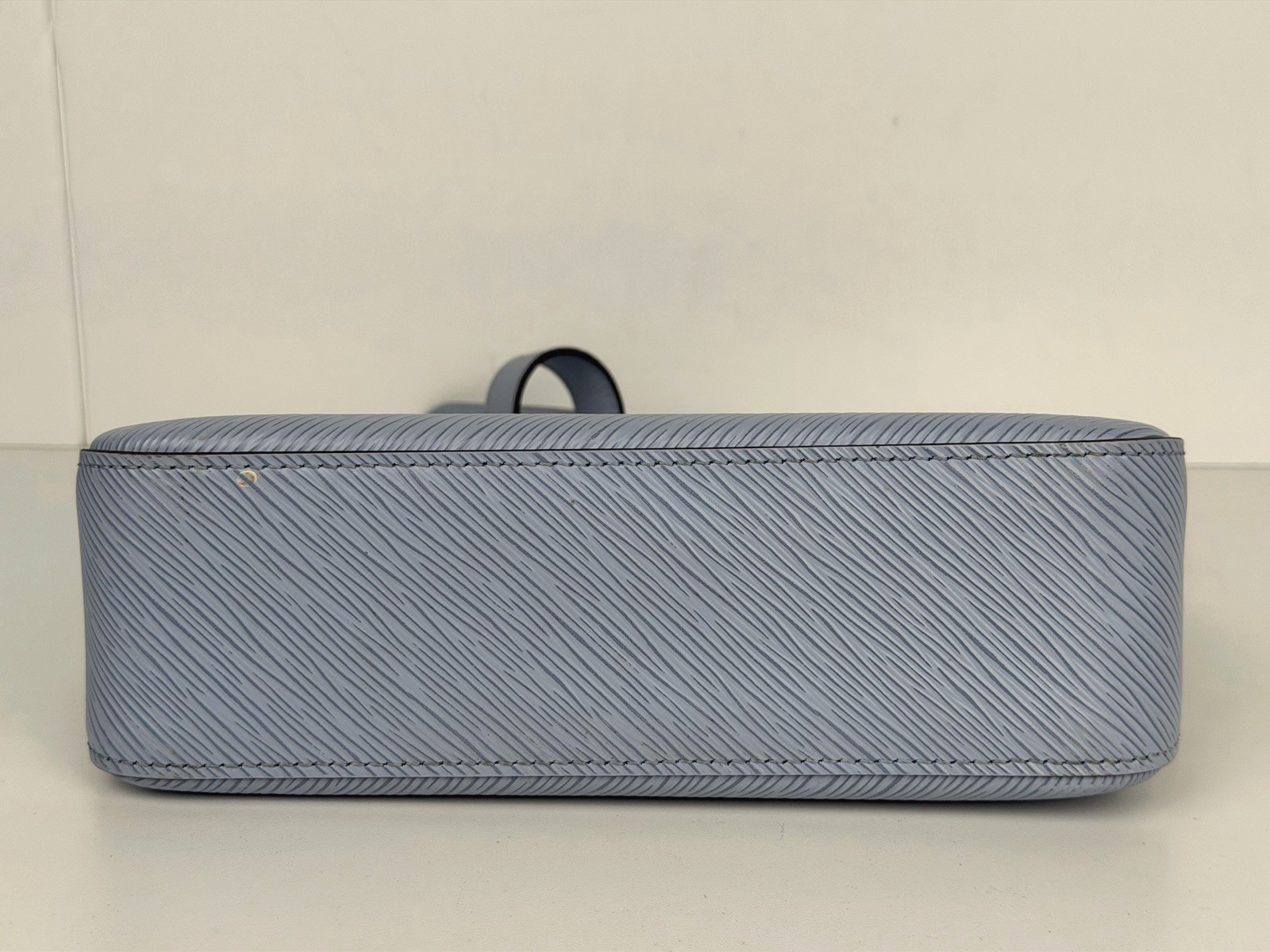 Louis Vuitton Marelle Bag in Bleu Nuage Epi Leather with Detachable Pochette F3