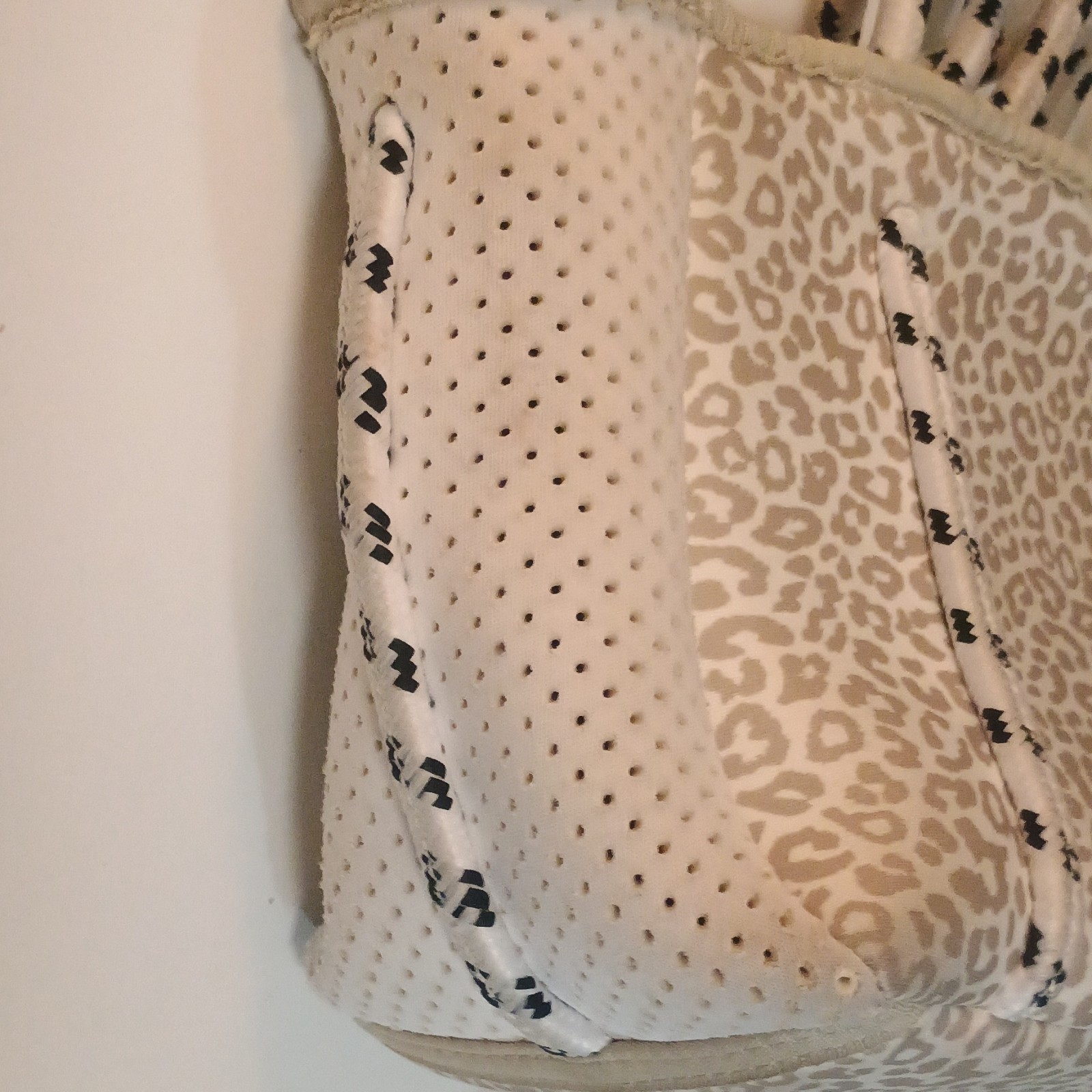 JEN&CO Leopard Print Perforated Zip Purse With Rope Handles & Makeup Bag
