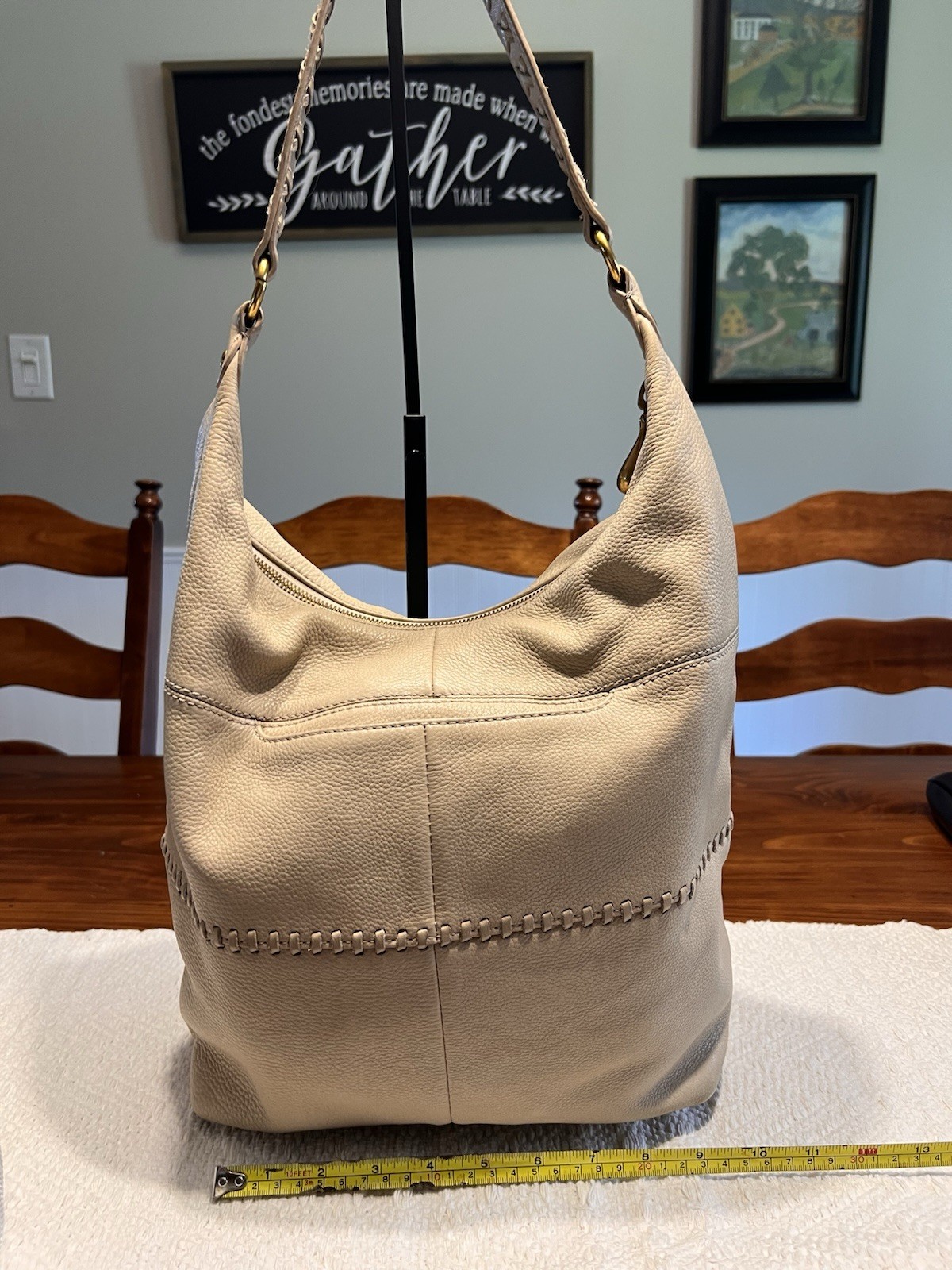 Hobo Women’s Beige Pebbled Hobo Shoulder Bag Gold Hardware Zip, Gray Lined