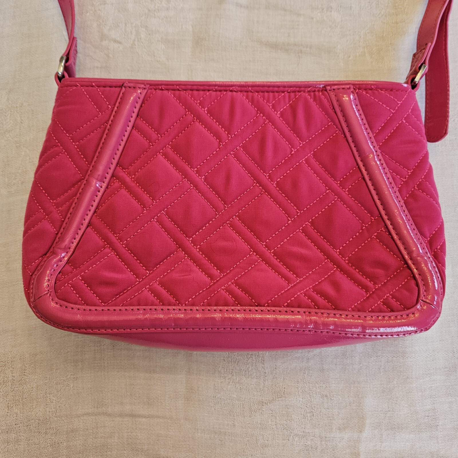 Vera Bradley Classic Fuchsia Trimmed Trapeze Crossbody Purse 14612-478280 NWT