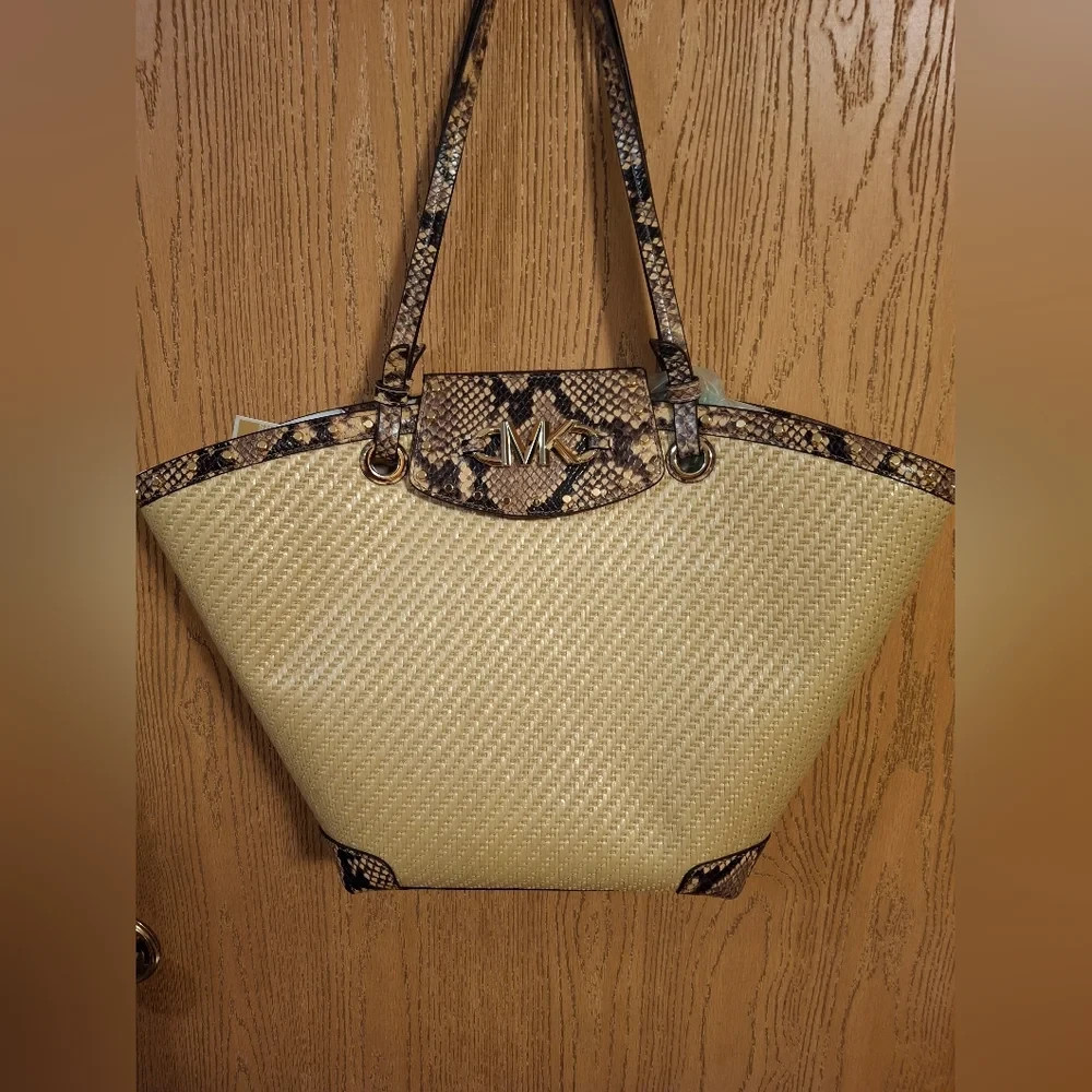 Michael Kors Izzy Medium Fan Straw Tote NWT