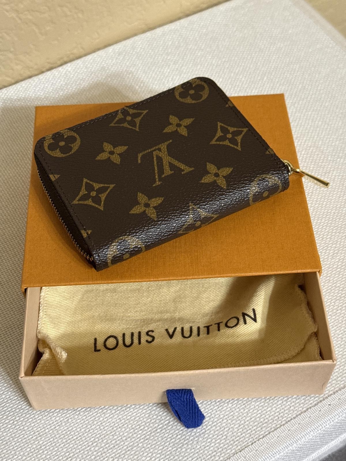 Louis Vuitton Monogram Zippy Wallet