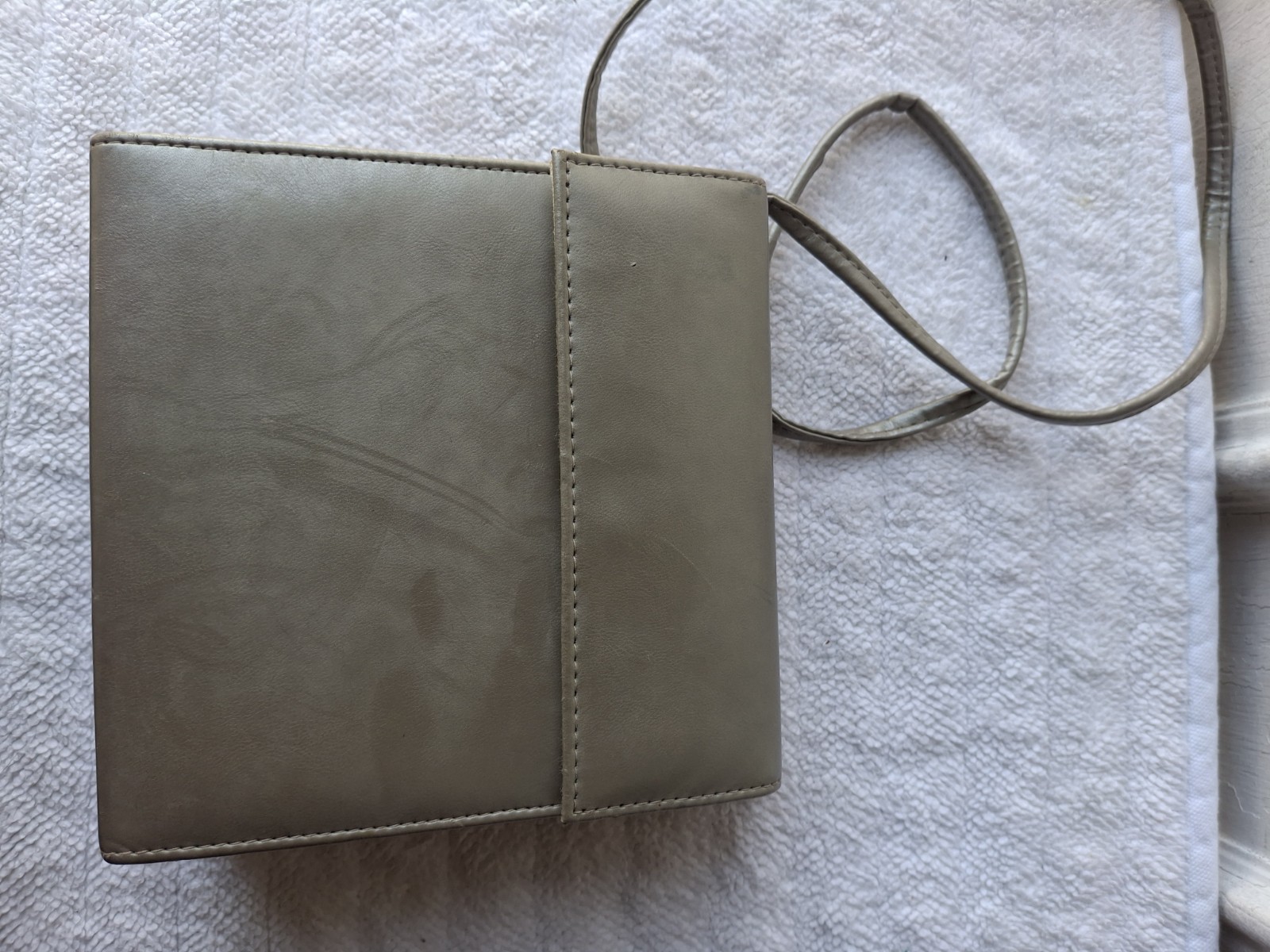 Jennifer Moore Cross Body Silver Vintage Bag Snap Closure 6 ×7 ins Lining Stain