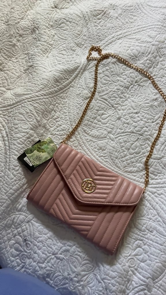 NWT Badgley Miscka Pink Quilted Crossbody Bag with Gold Chain Small Defect Insid