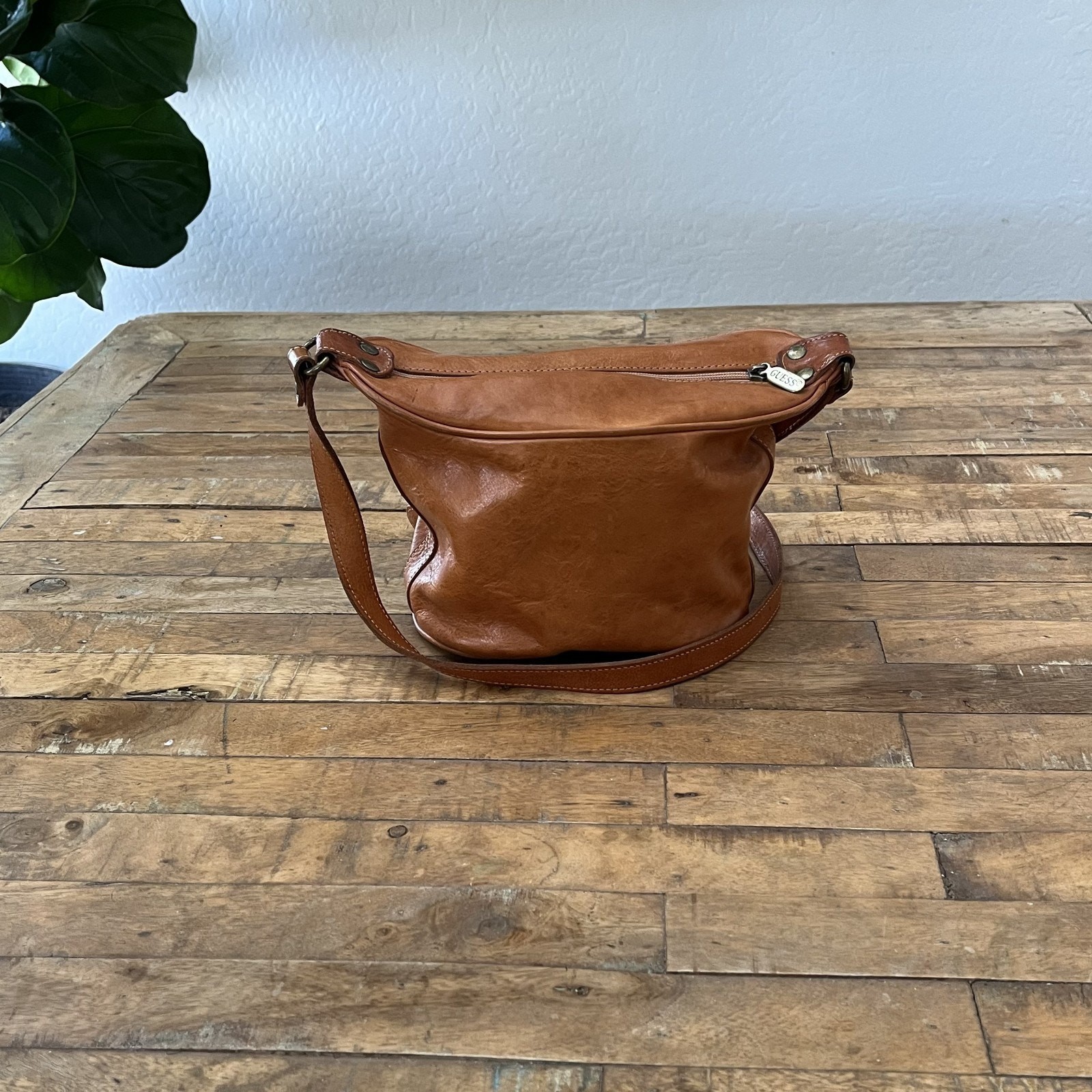 Vintage Authentique Guess Leather Crossbody Bag 5.5 in Embossed Logo