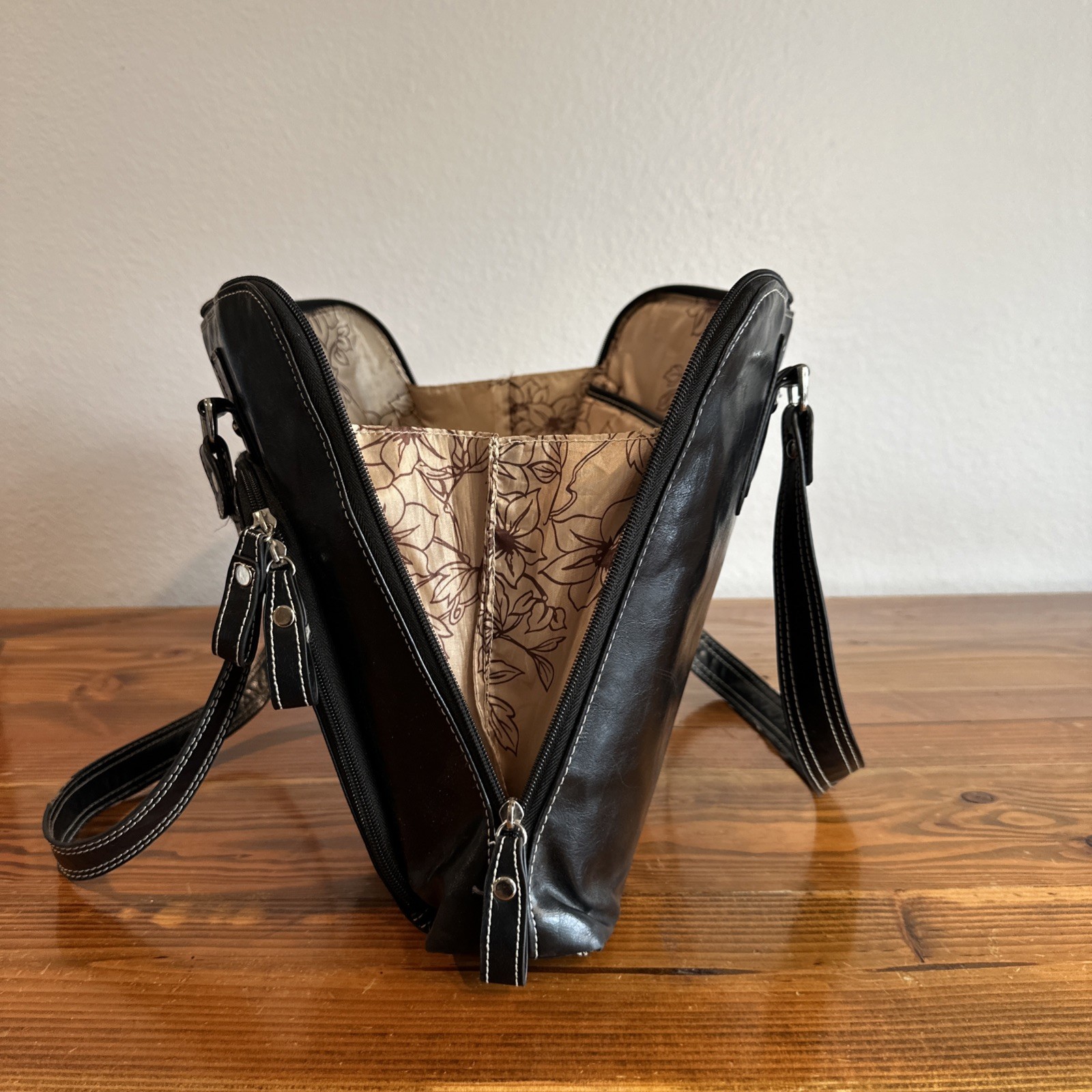 Samsonite Black Leather Zip Cushioned Laptop/Tablet Handbag
