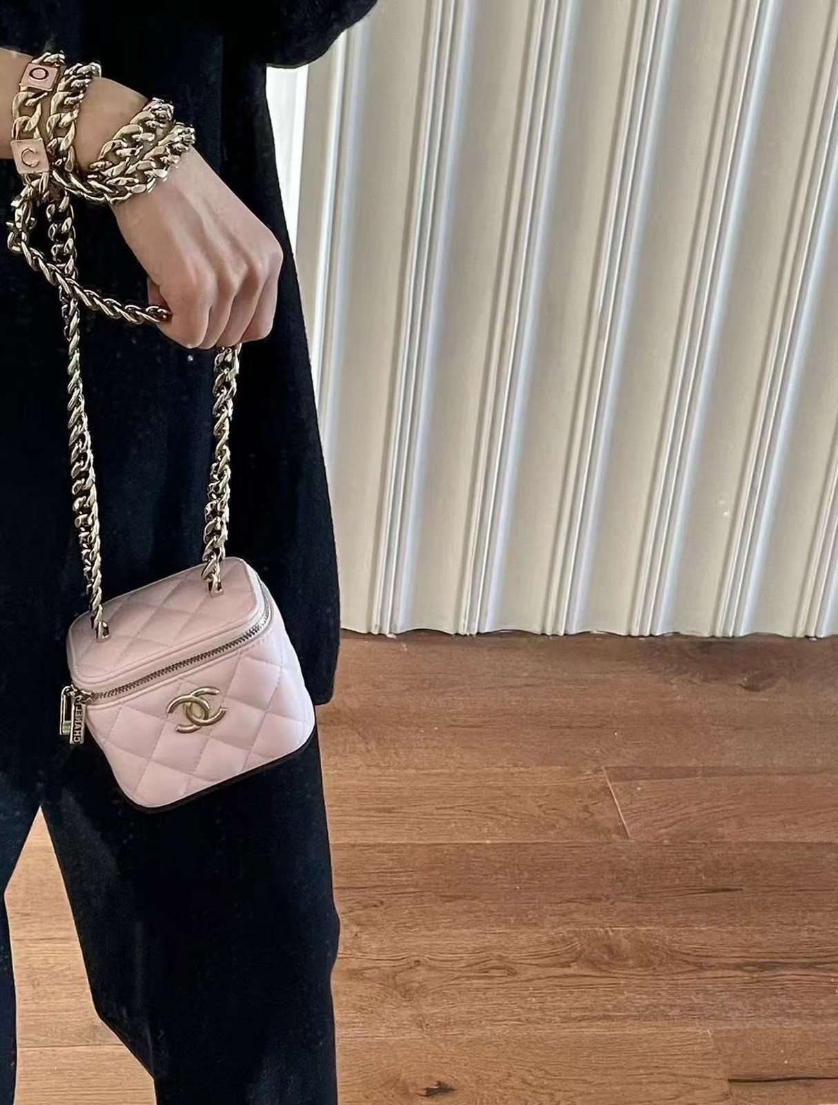 Chanel Vanity Case Mini Shoulder Bag Pink Lambskin Gold Enamel Chain Auth Trendy