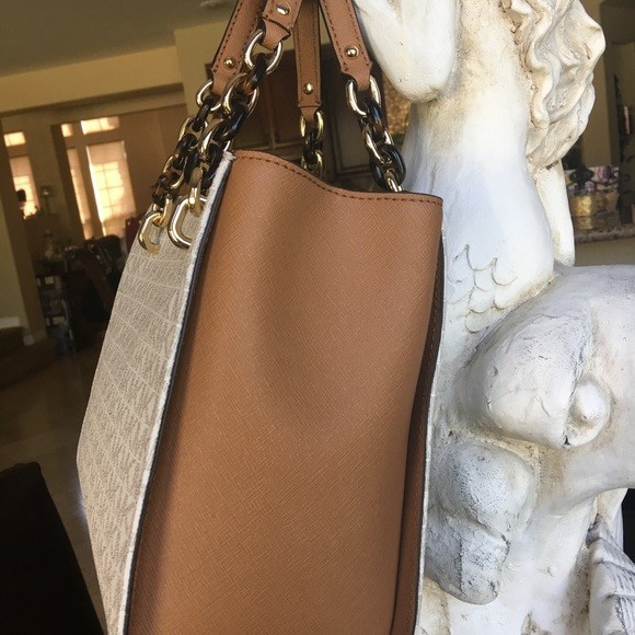 Michael Kors Sofia Leather Medium Tote Bag Vanilla Ivory Brown MK Logo Gold New