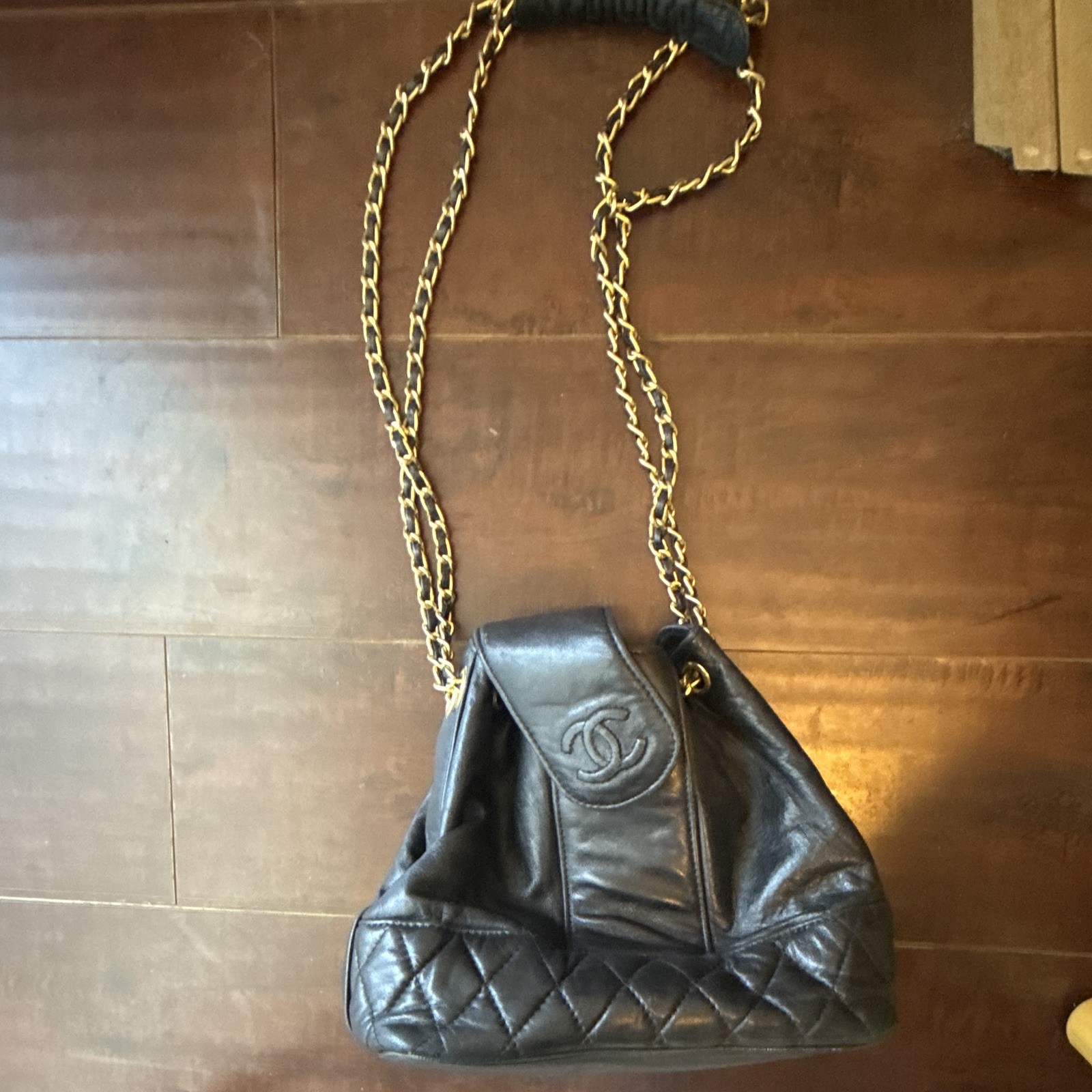 CHANEL Black Quilted CC Logo Shoulder Bag Gold Chain Strap Classic Designer