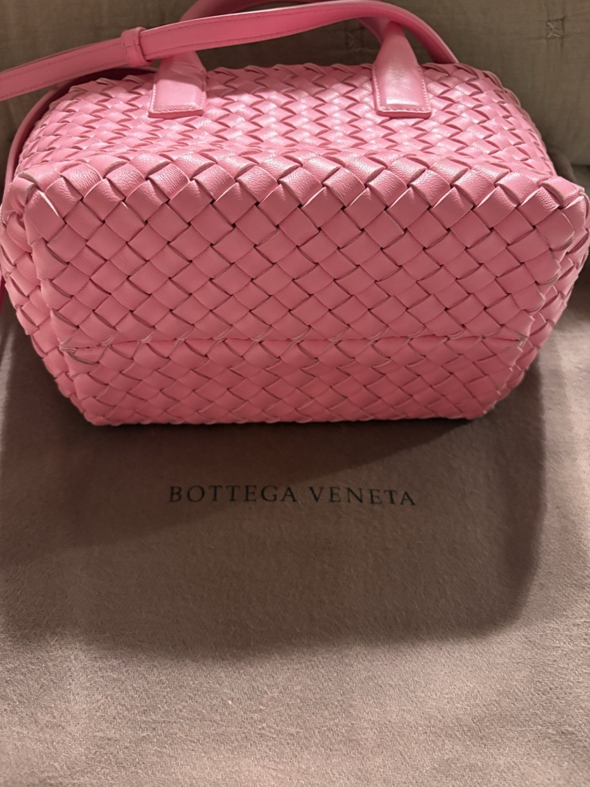 Bottega Veneta Intrecio Cabat Mini In Pink