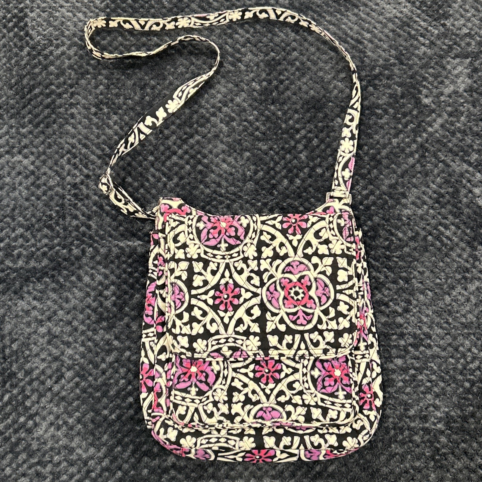 VTG Vera Bradley Scroll Medallion Retired Print Crossbody Messenger Bag VGC
