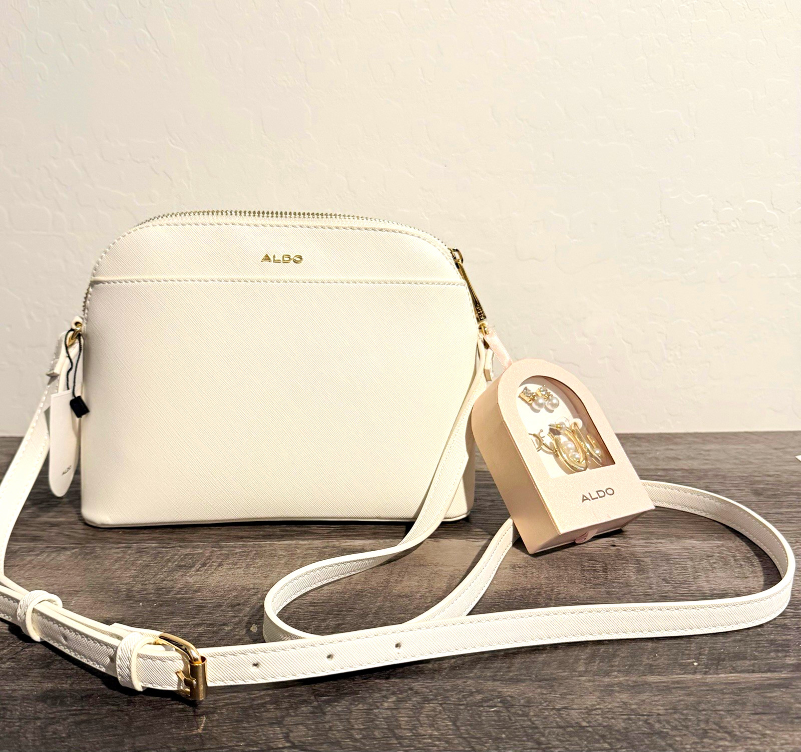ALDO Women White Solid Crossbody Bag Zip Closure Gold Hardware Pink Lining Strap