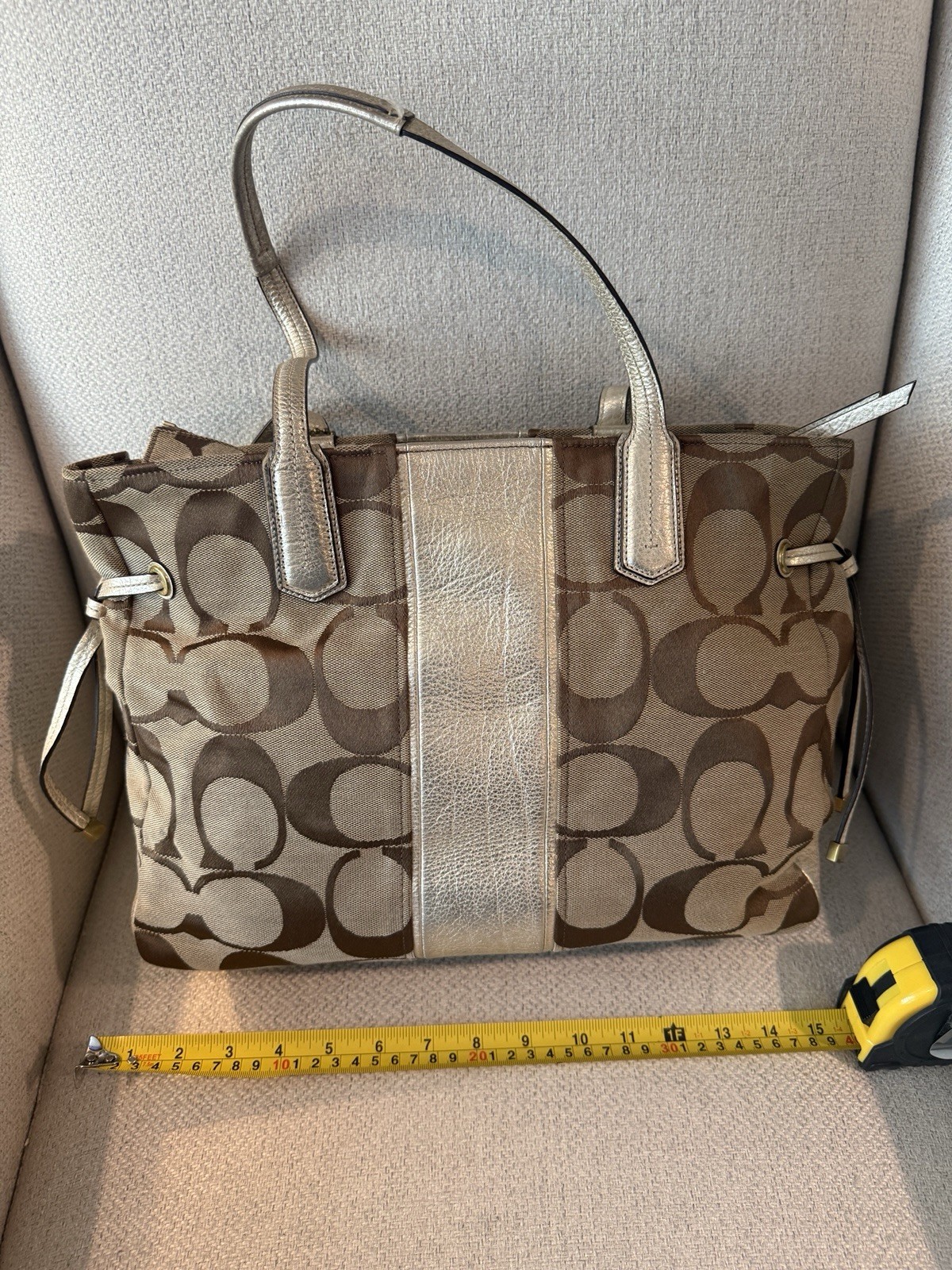 Coach Signature C Logo Large Tote Zip Top, Keychain, Gold Hardware, Pockets