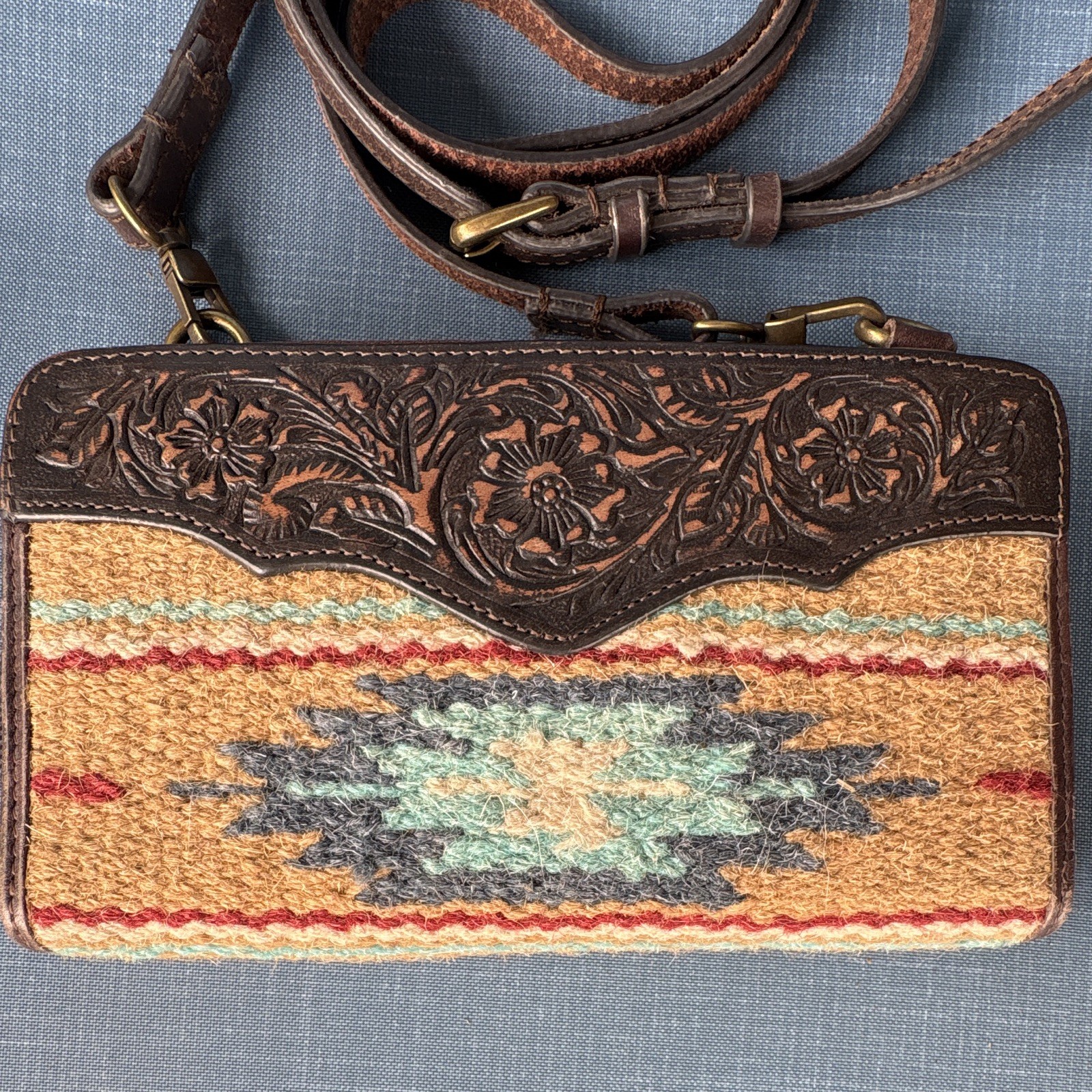 Ariat Southwestern Zip Crossbody Wallet Bag Brown Tan Gold Hardware Detachable