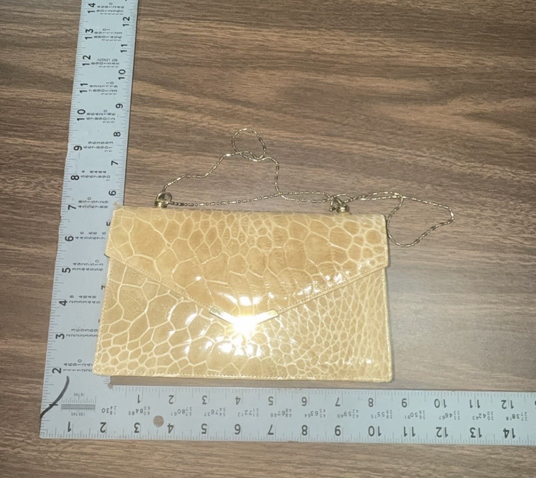 Sea turtle print / embossed pre 60s vintage purse