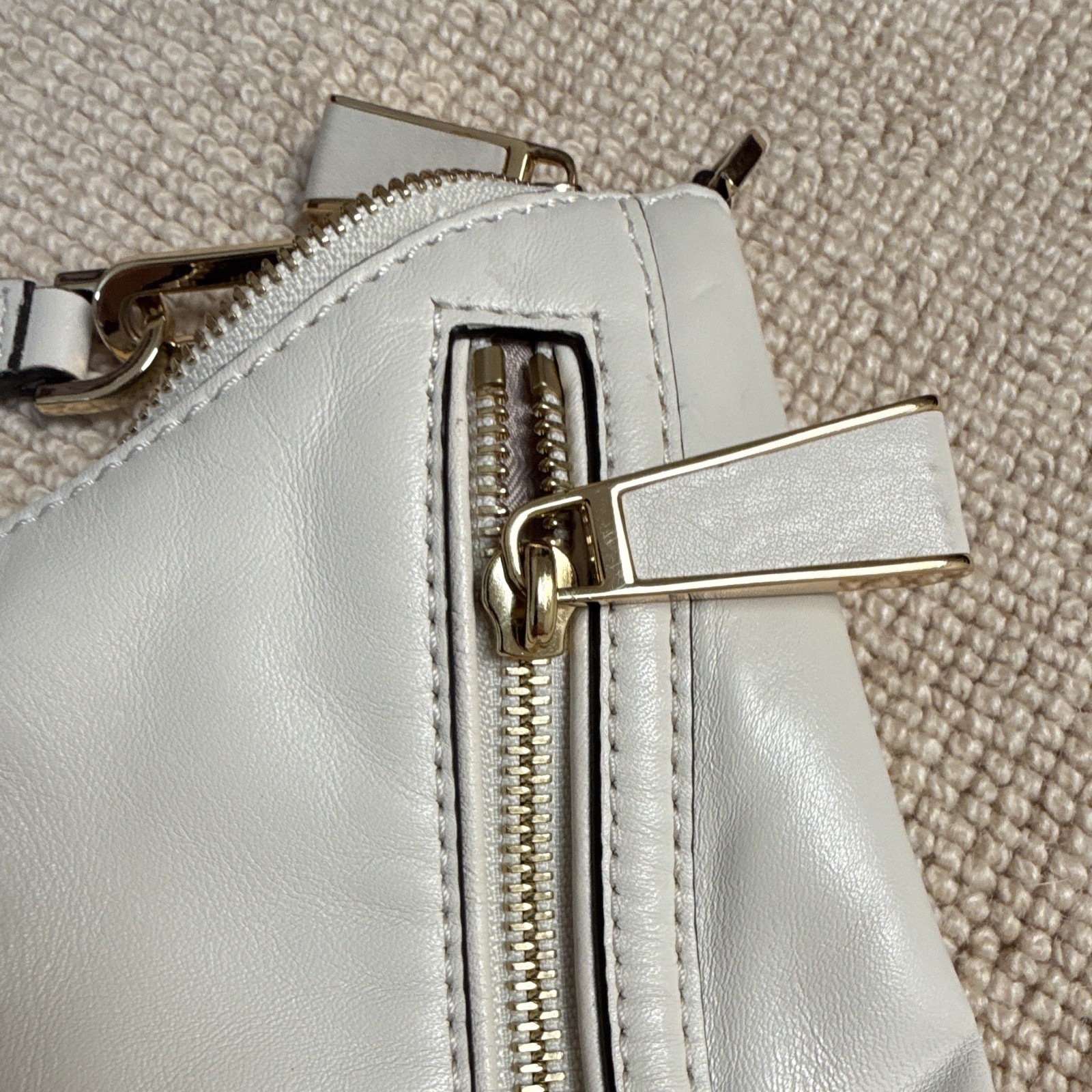 Michael Kors White Medium Crescent Shoulder Bag Gold Hardware Zip, Charm