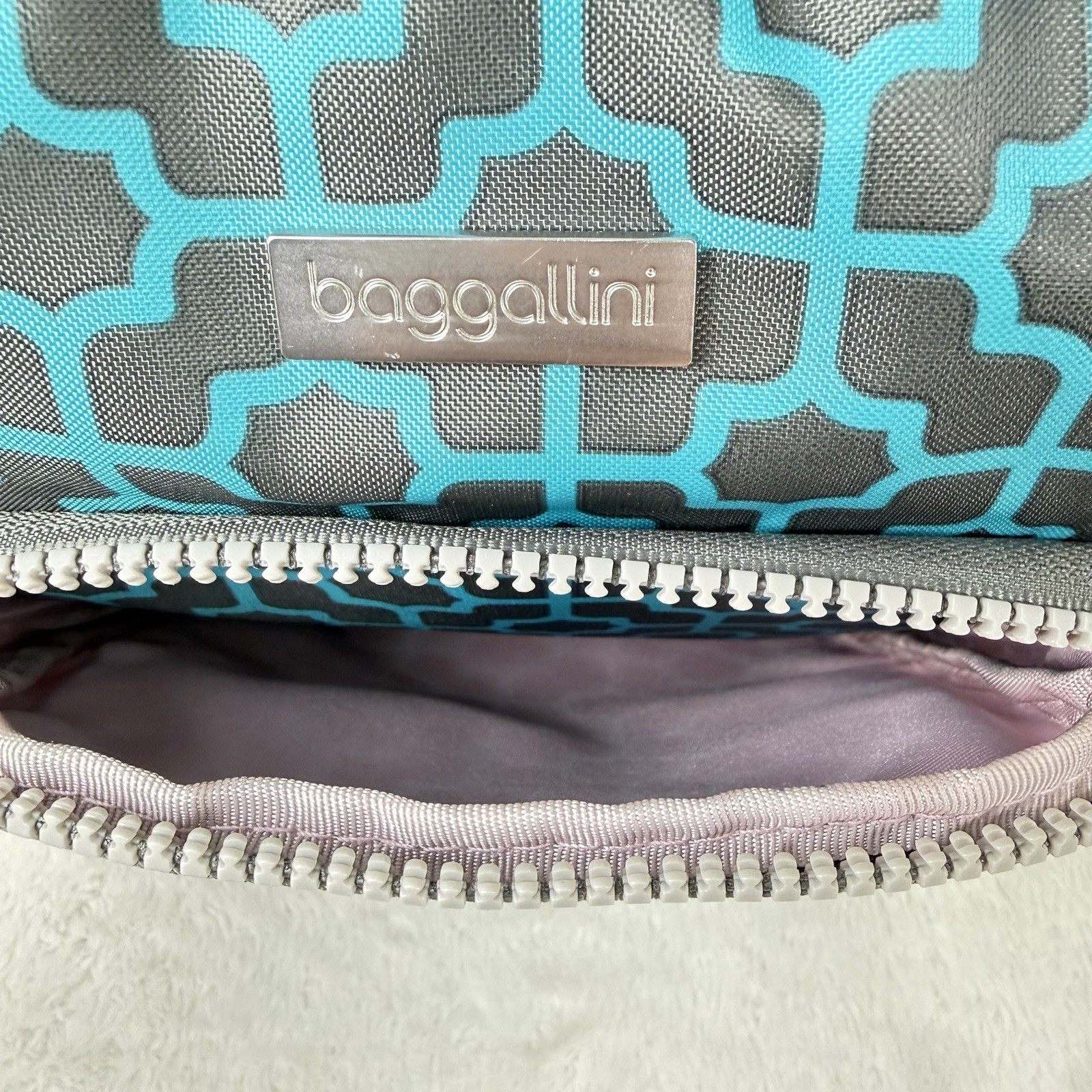 Baggallini Crossbody Bag Blue/Turquoise~Gray Geometric Pattern Adjustable Strap