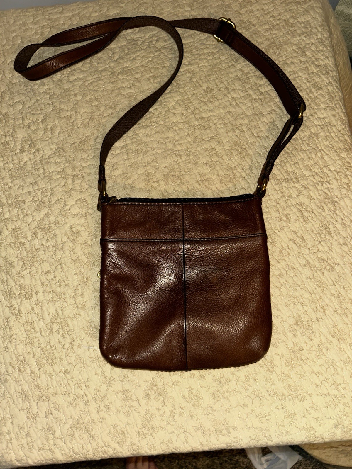 Fossil Brown Solid Zip Crossbody Bag Adjustable Strap Inner Pockets Gold