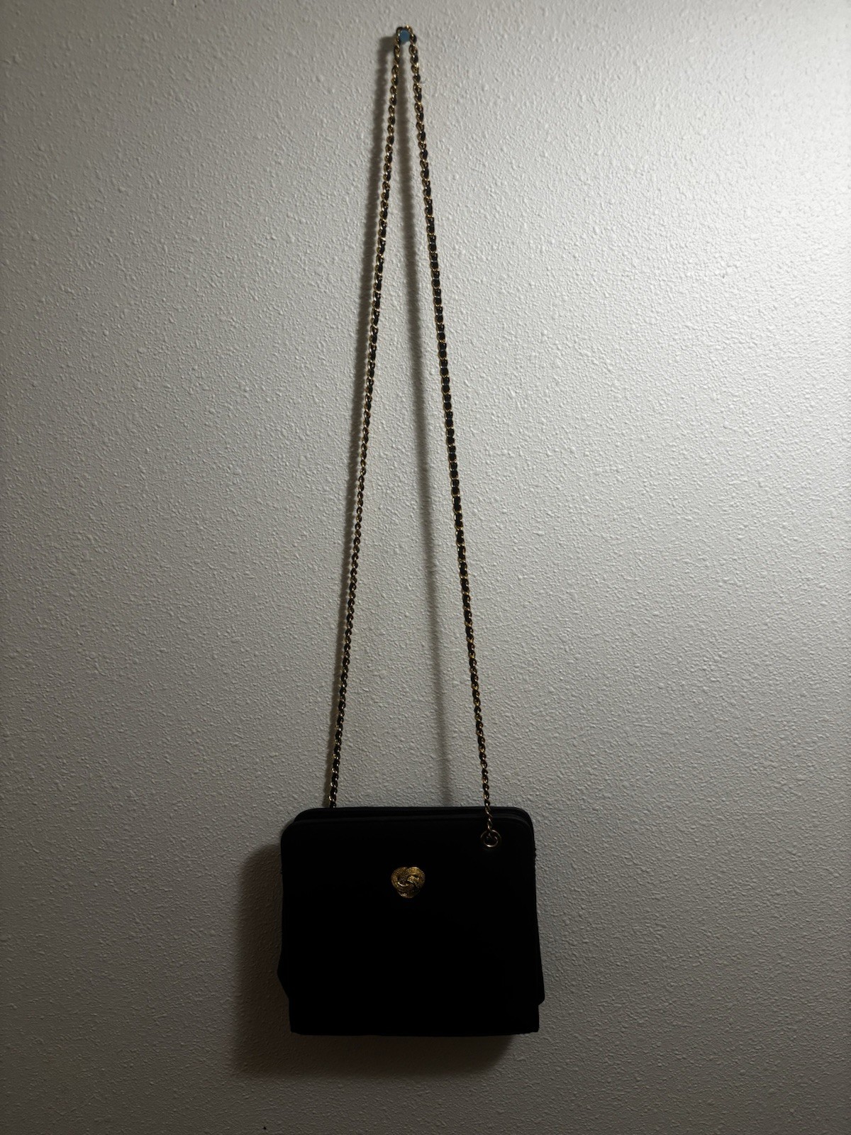 Women’s Black Small Shoulder Bag Gold Chain Strap Clasp Closure Logo Accent