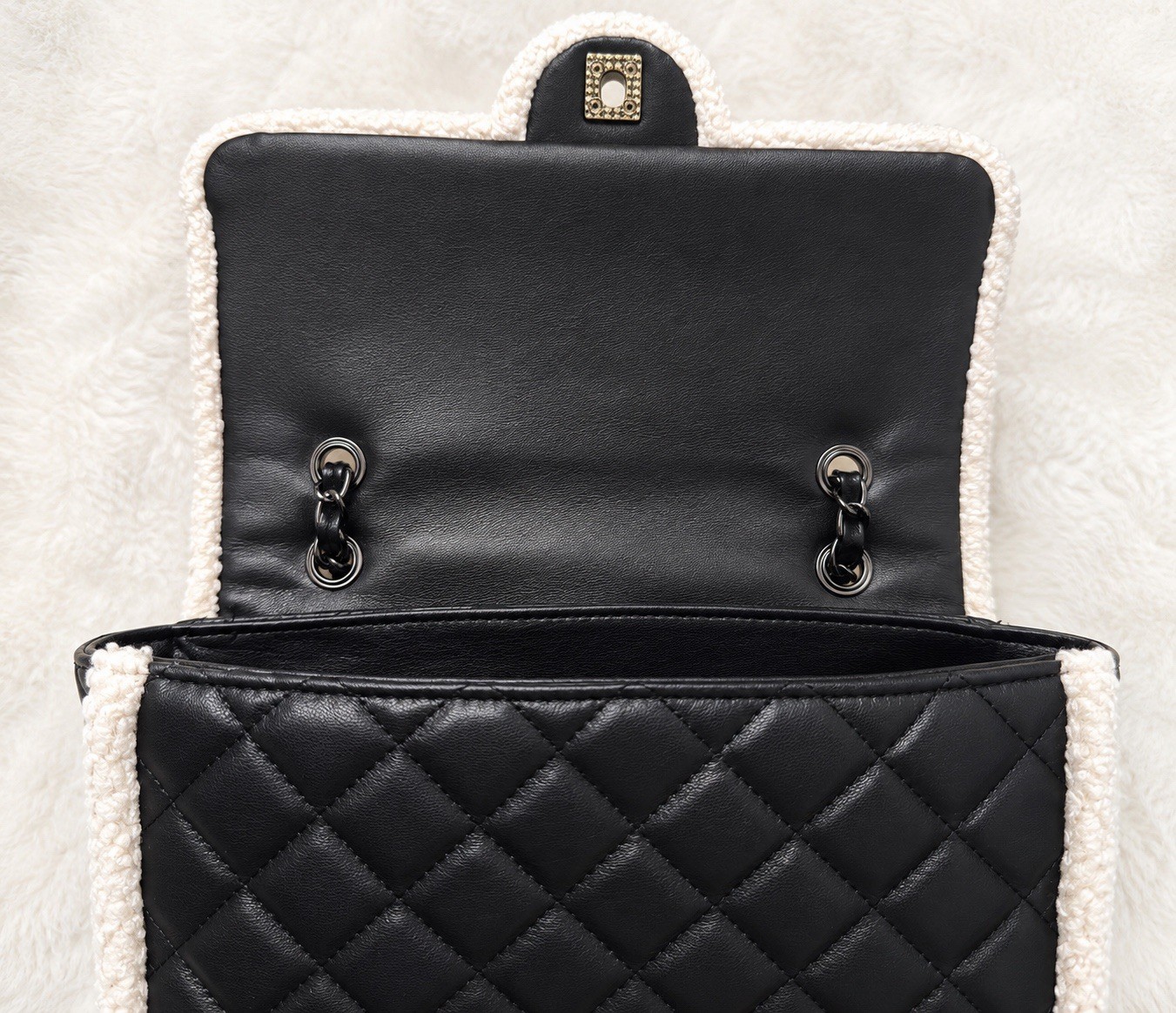 NWT Gilda Paris Quilted Black Flap Shoulder Bag Faux Shearling Trim Chain Strap