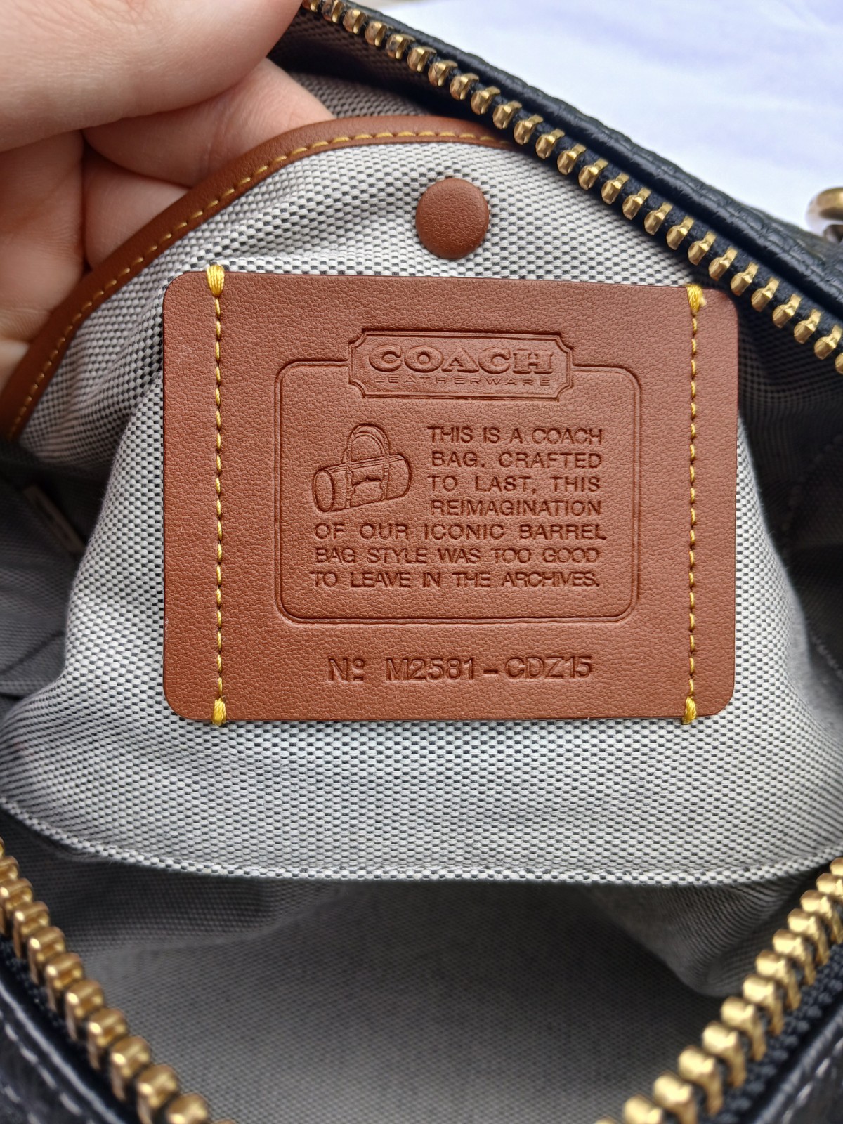 Coach reedition Kisslock Barrel Bag in Black Pebbled Leather G2U