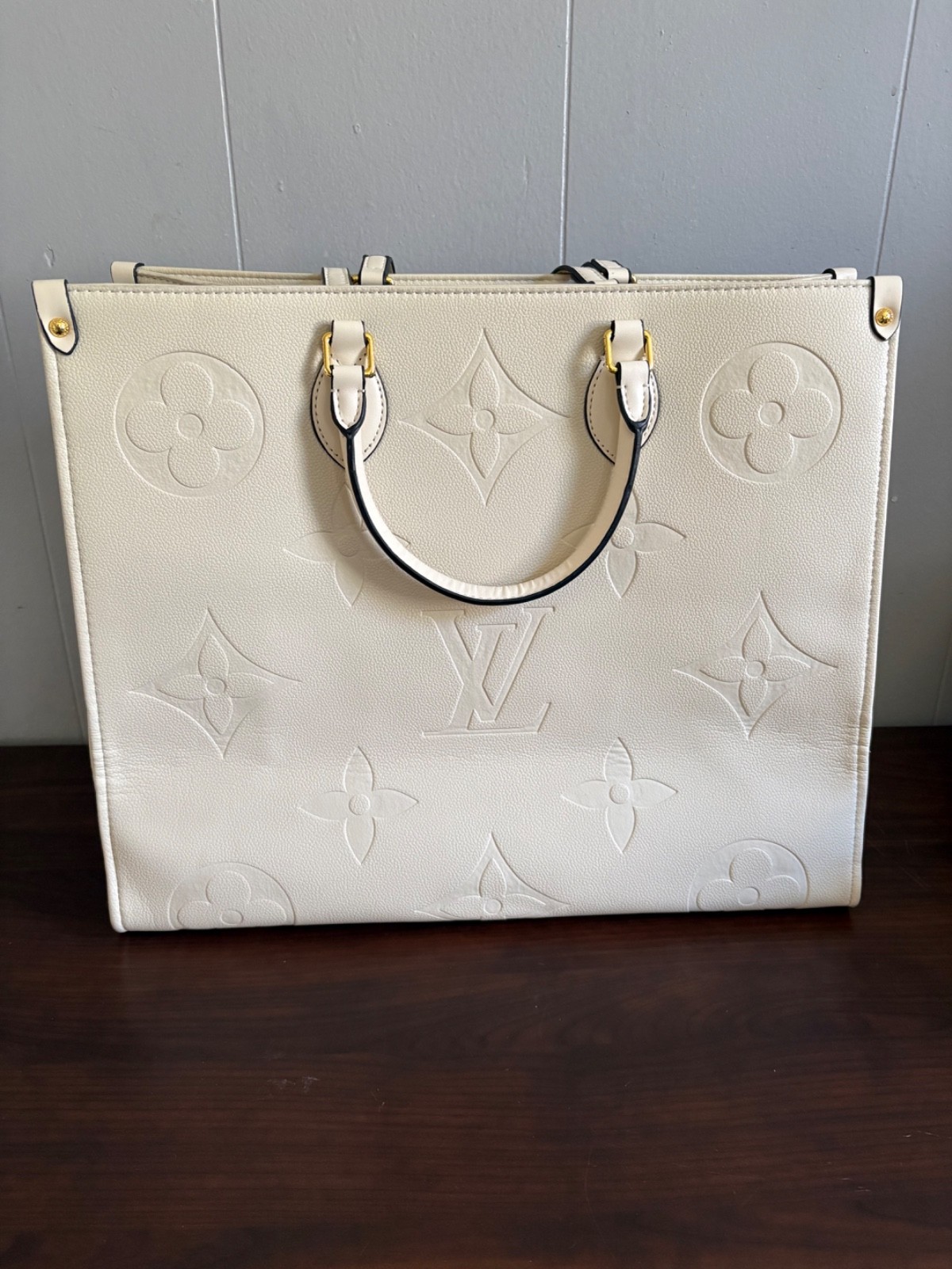 Louis Vuitton OnTheGo GM in cream-colored Monogram Empreinte leather