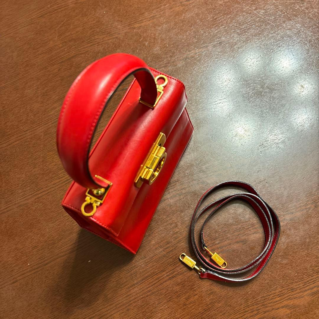 Salvatore Ferragamo Red Leather Handbag Shoulder Bag 20cm 7.9in W 19cm 7.5in H