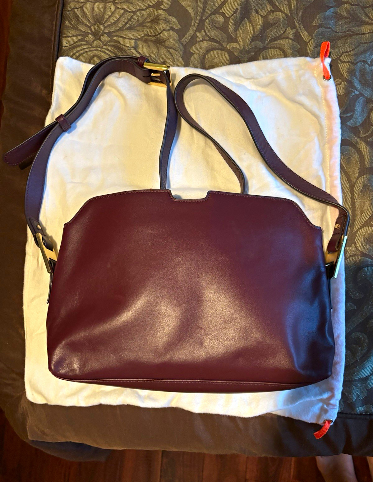 India Hicks Burgundy Shoulder Bag Magnetic Closure Adjustable Strap Dust Bag