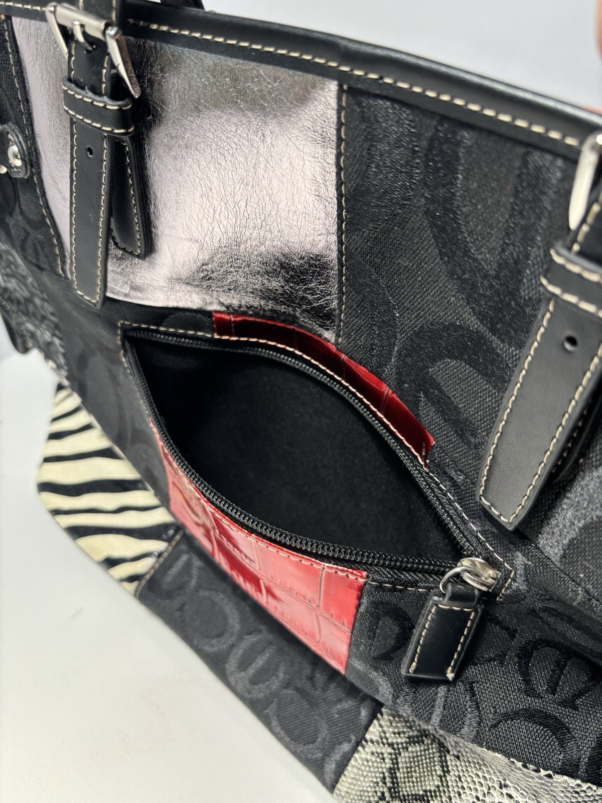 RED BLACK WHITE ZEBRA ANIMAL PYTHON SNAKESKIN PRINT BLOCK HANDBAG PURSE