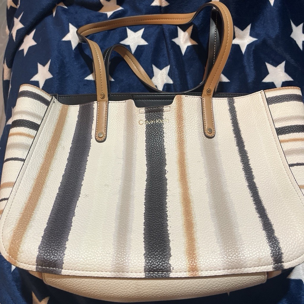 Calvin Klein Striped Pebbled Tote Zip/Magnetic Closure Inner Pockets Gold