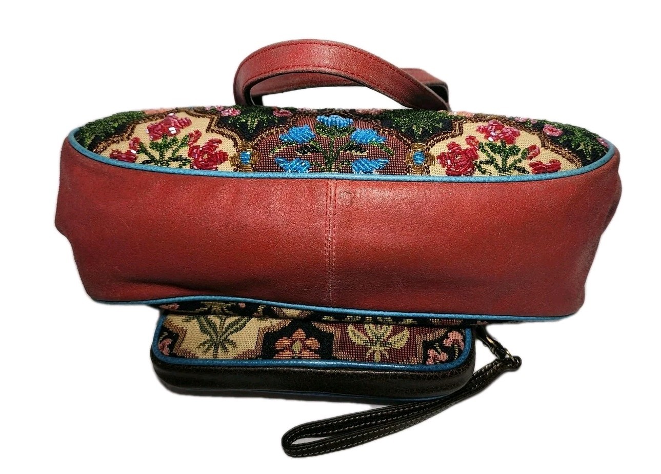 ISABELLA FIORE SWEDISH BOUQUET COL HEAVILY HAND BEADED HANDBAG COIN WRISTLET SET