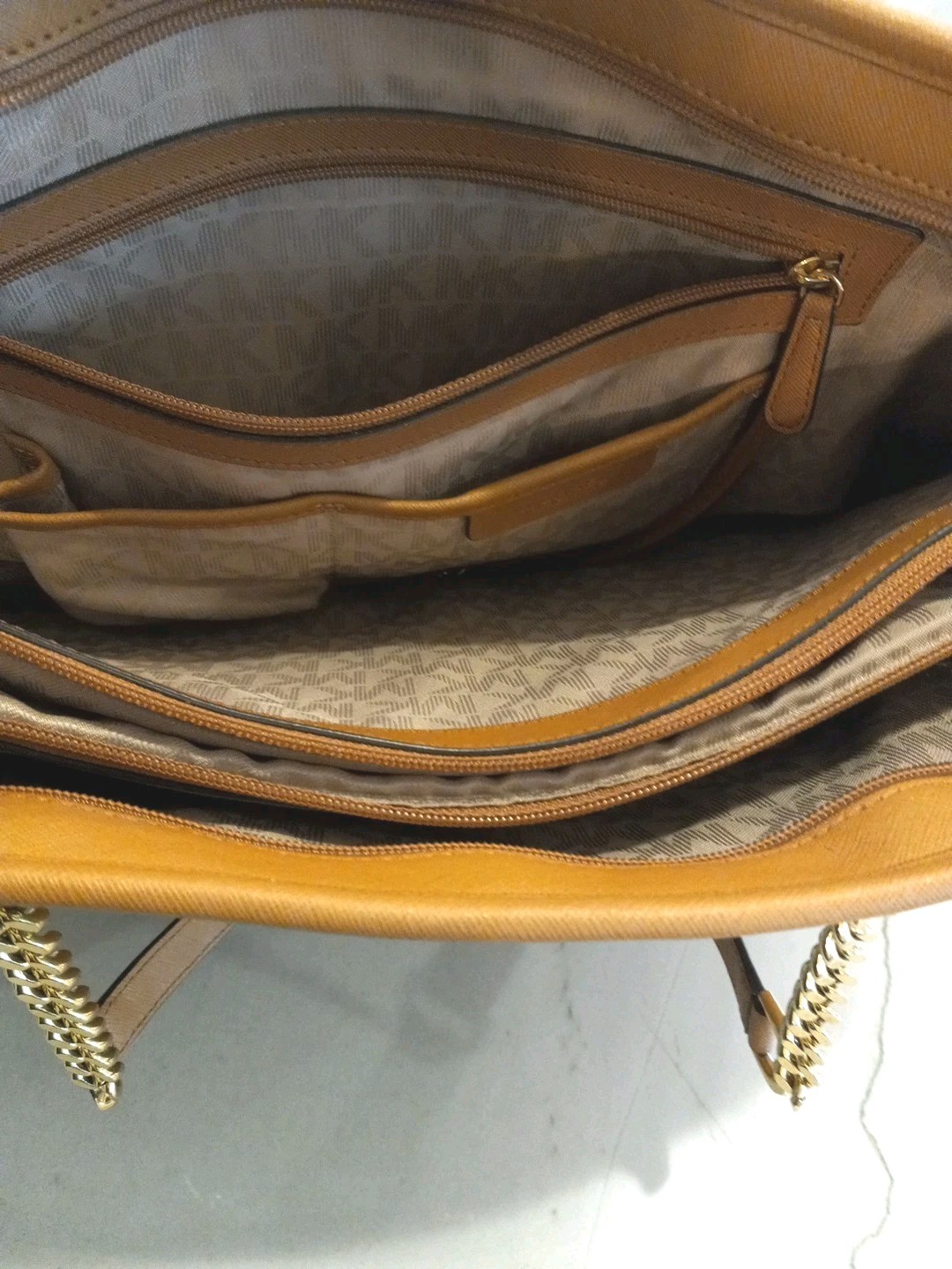 Michael Kors JET SET CARRYALL 17″ TOTE HANDBAG ~ Tan Brown Excellent!