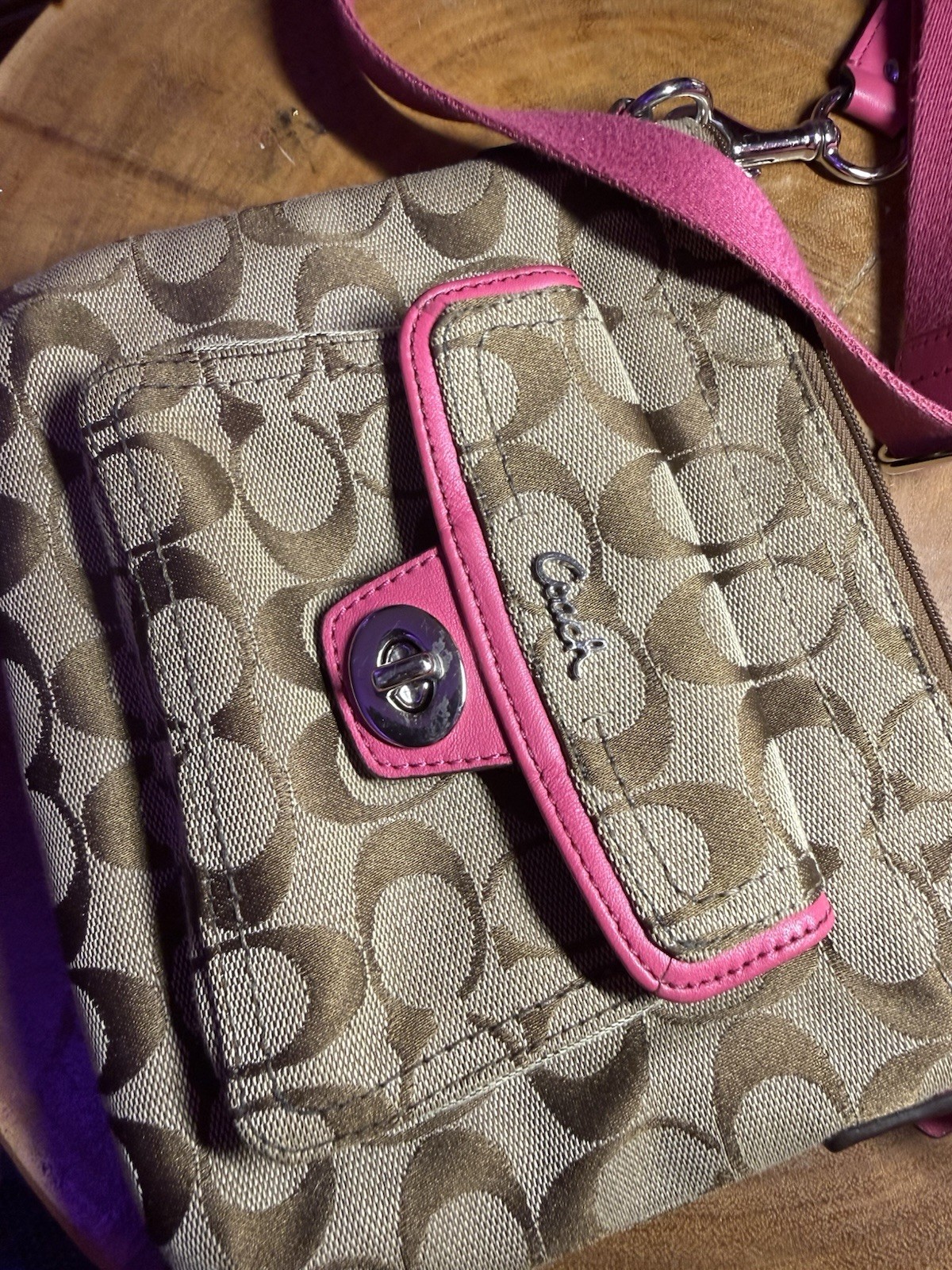 Coach Signature Logo Beige/Pink Crossbody Bag w/ Detachable Strap Turn Lock