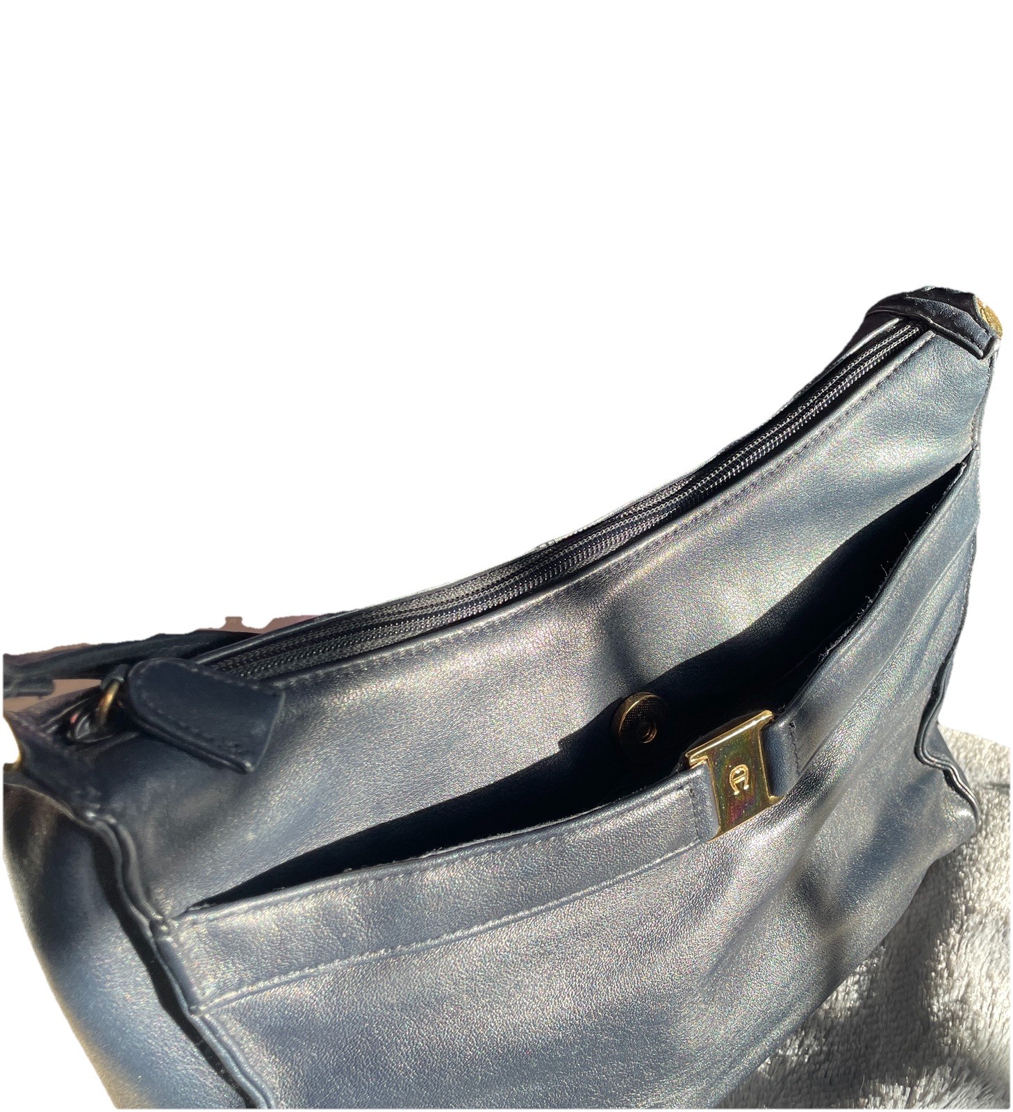 Vintage 80s/90s ETIENNE AIGNER Navy Blue Leather Classic Shoulder Bag