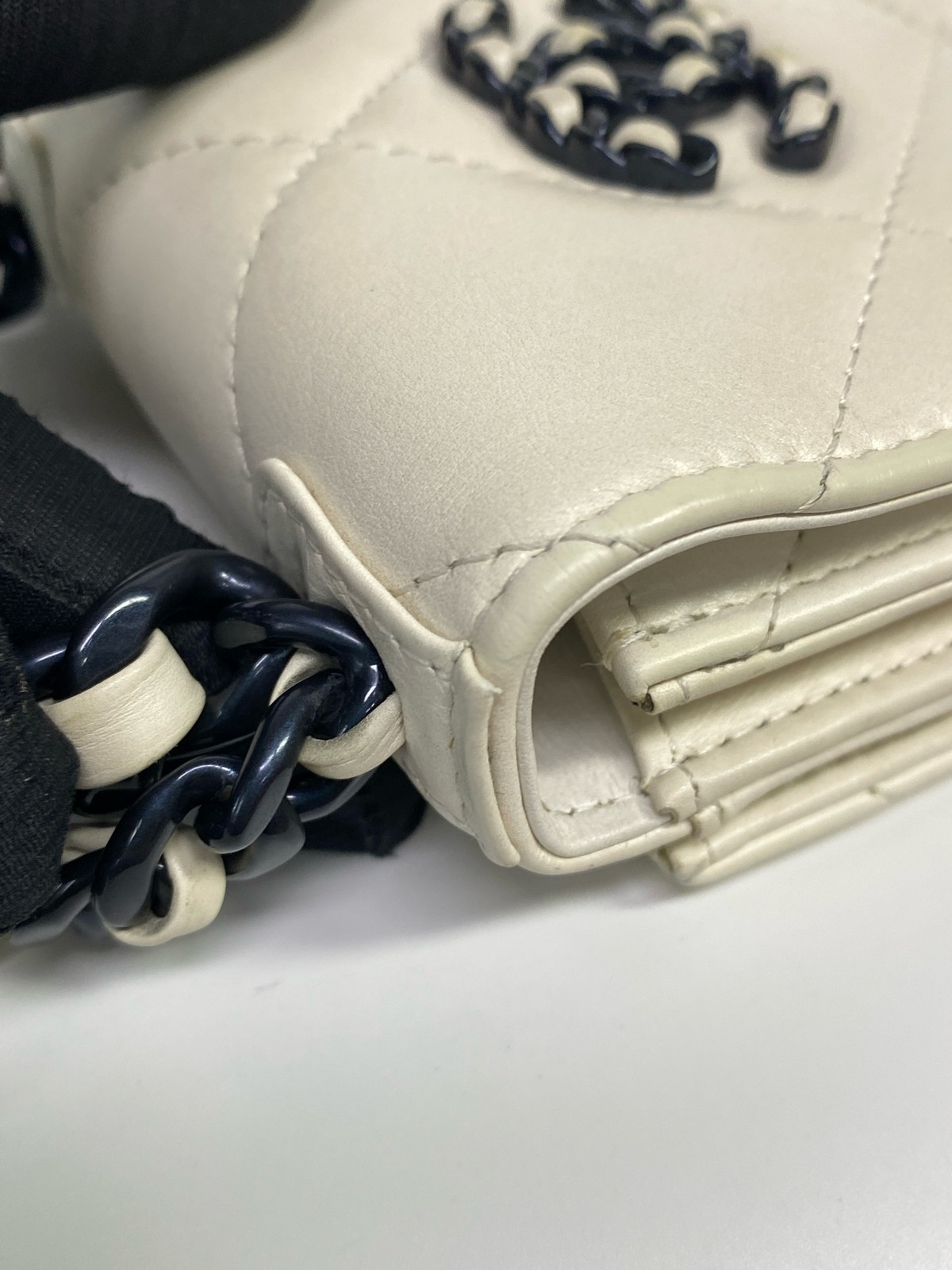 Chanel 19 Vertical Phone Crossbody Off‑White Lambskin Mixed Tone Chain Flag Bag