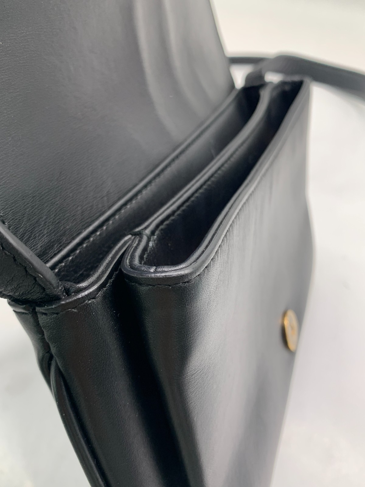 Gucci Double‑G Logo Leather Flap Crossbody Bag/WJ07204028/4028