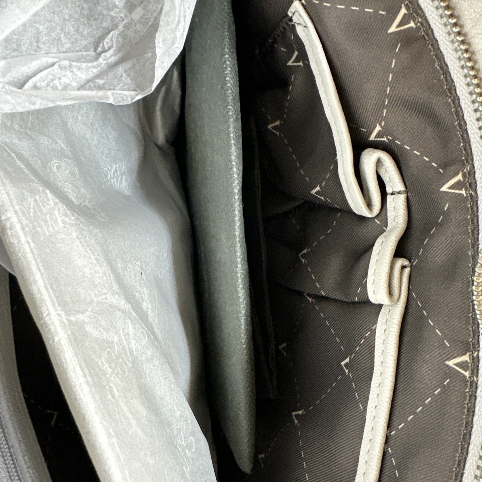 New VINCE CAMUTO BAILY DOVE GRAY BUBLAM GENUINE LEATHER CLUTCH MSRP $198