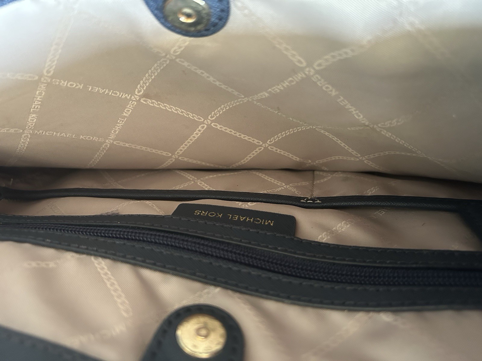 Michael Kors Voyager Large Color-Block Signature Logo Tote Bag. White/Navy