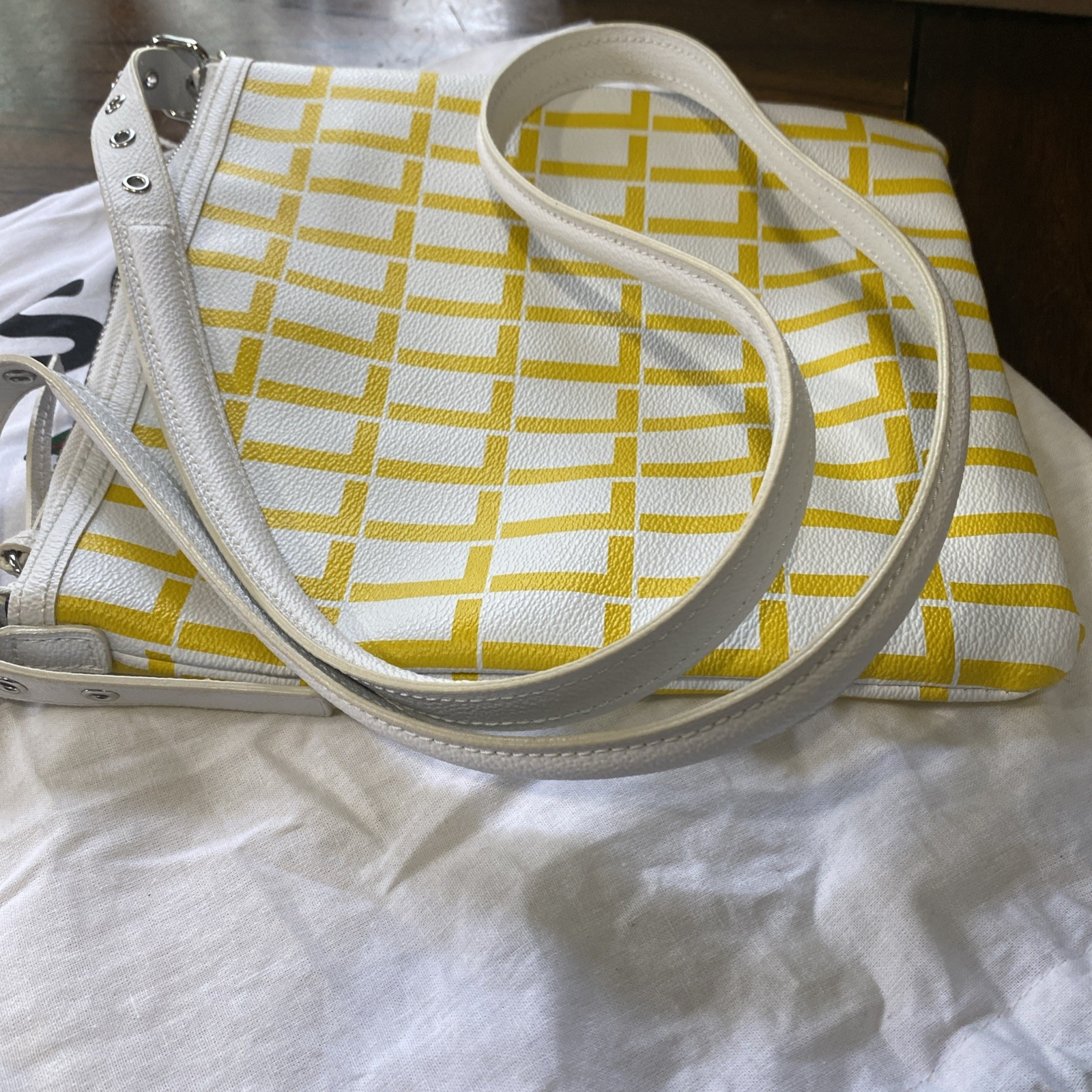 LACOSTE WHITE YELLOW FLAT CROSSOVER BAG crossbody purse