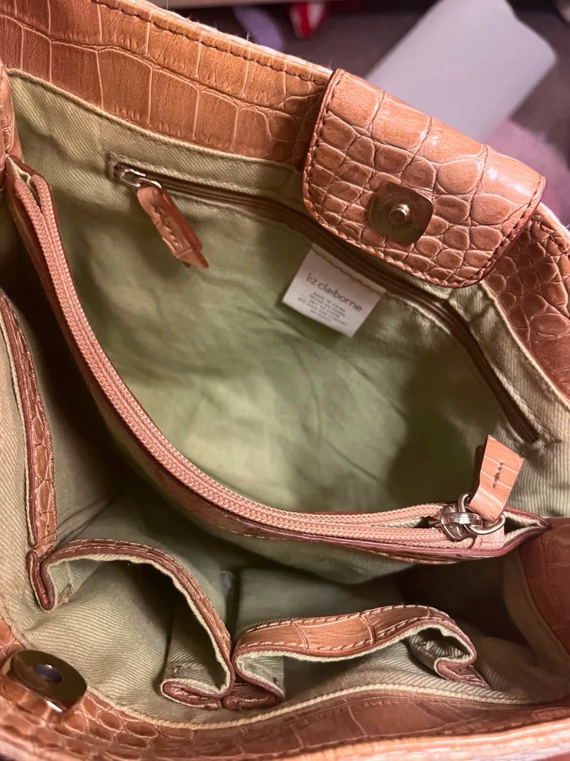 Liz Claiborne Beige/Brown Croc Pattern Tote w/ Zip & Snap, Inner Pockets