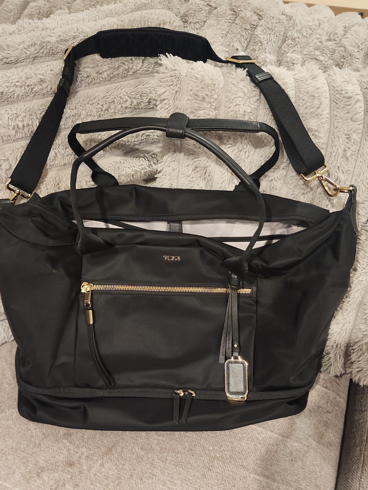 TUMI VOYAGEUR CONTINE WEEKENDER BLACK PRE-OWNED IN EXCELENT CONDITION