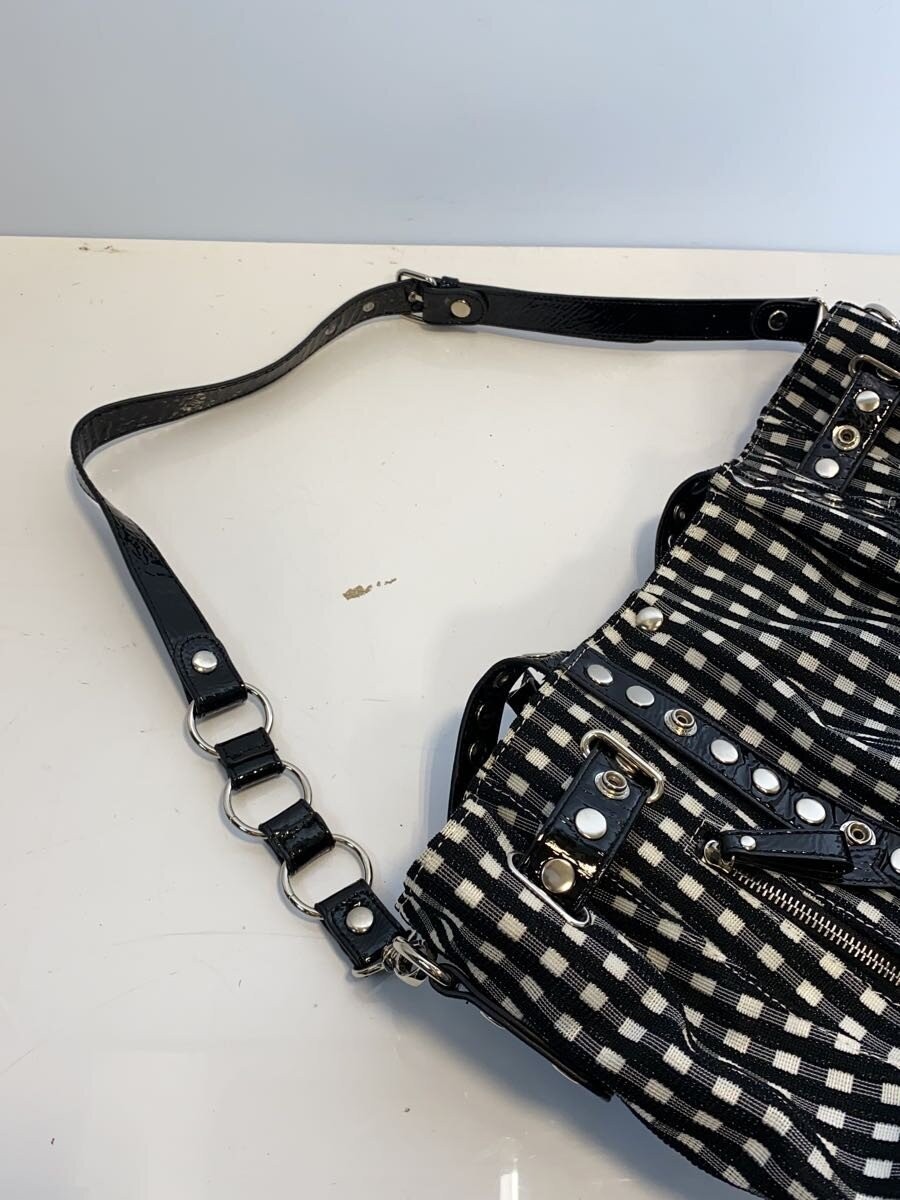 Samantha Thavasa Shoulder Bag — BLK Check