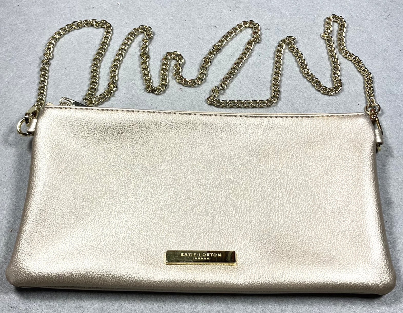 Katie Loxton Gold Pebbled Crossbody Bag With A Detachable 50″ Gold Chain #1099