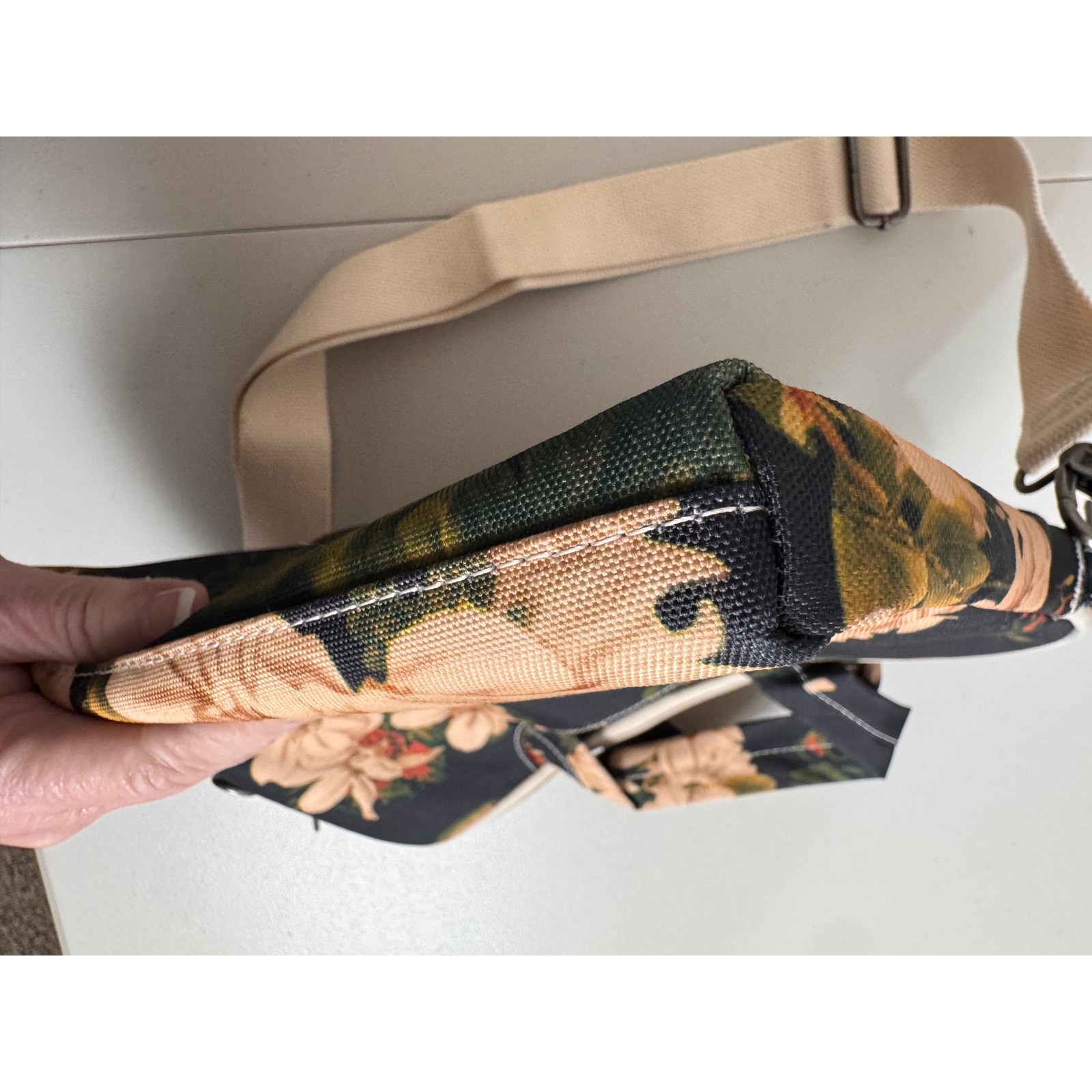 Dachee laptop bag floral canvas pockets thin lightweight padded handles & strap
