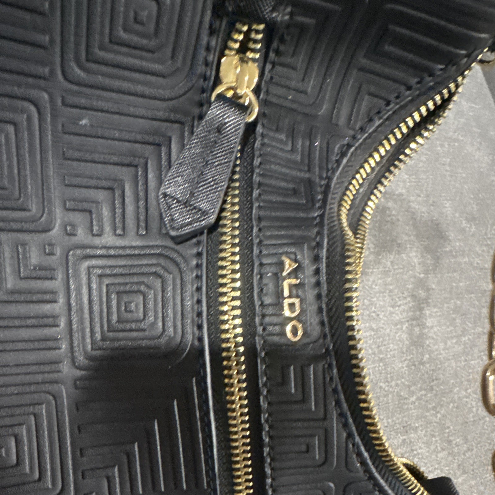 ALDO Black Geometric Embossed Crescent Shoulder Bag Gold Chain Zip excellent con