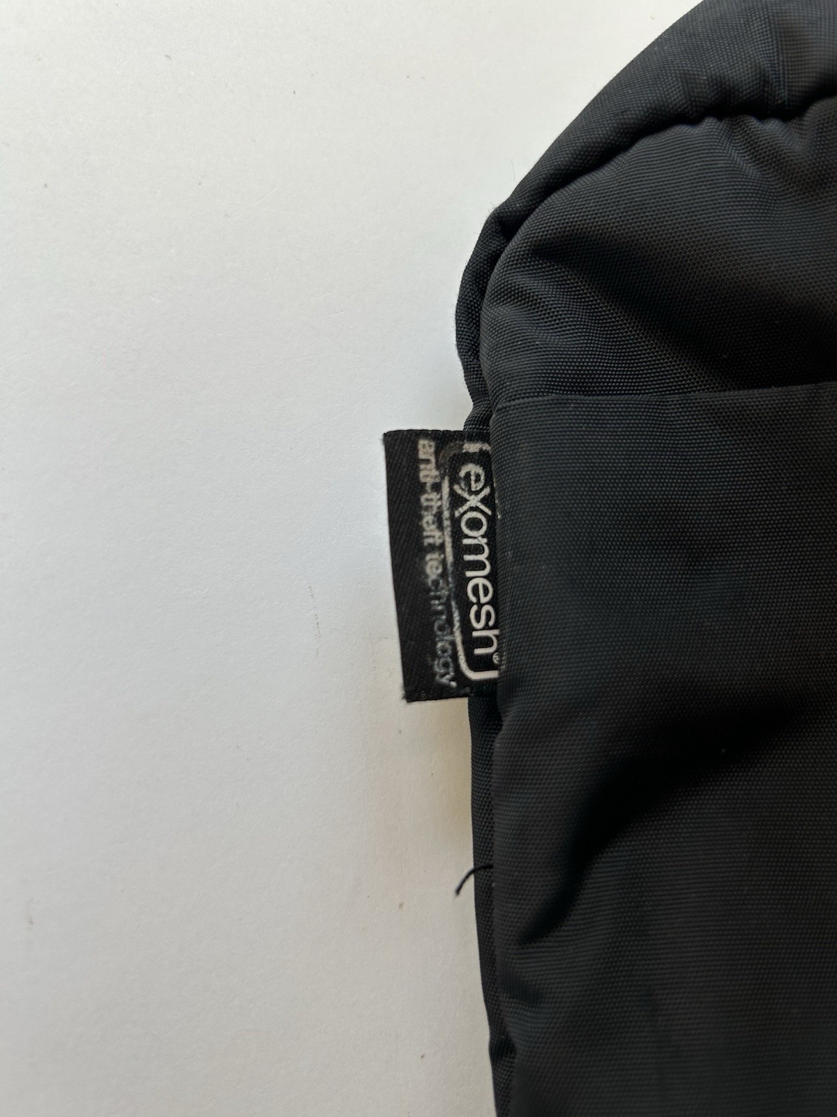 Pacsafe Citysafe 100 GII 20120 RFID Anti-Theft Exomesh Crossbody Bag Black