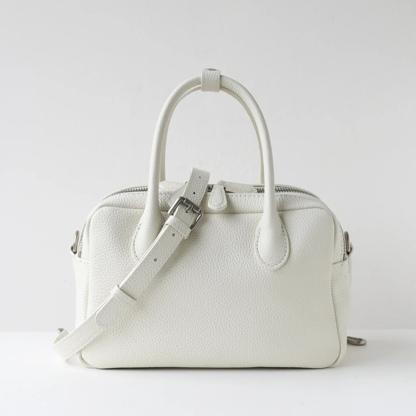 2026 Genuine Top-Grain Cow Leather Multi-Compartment Women’s Handbag trendy